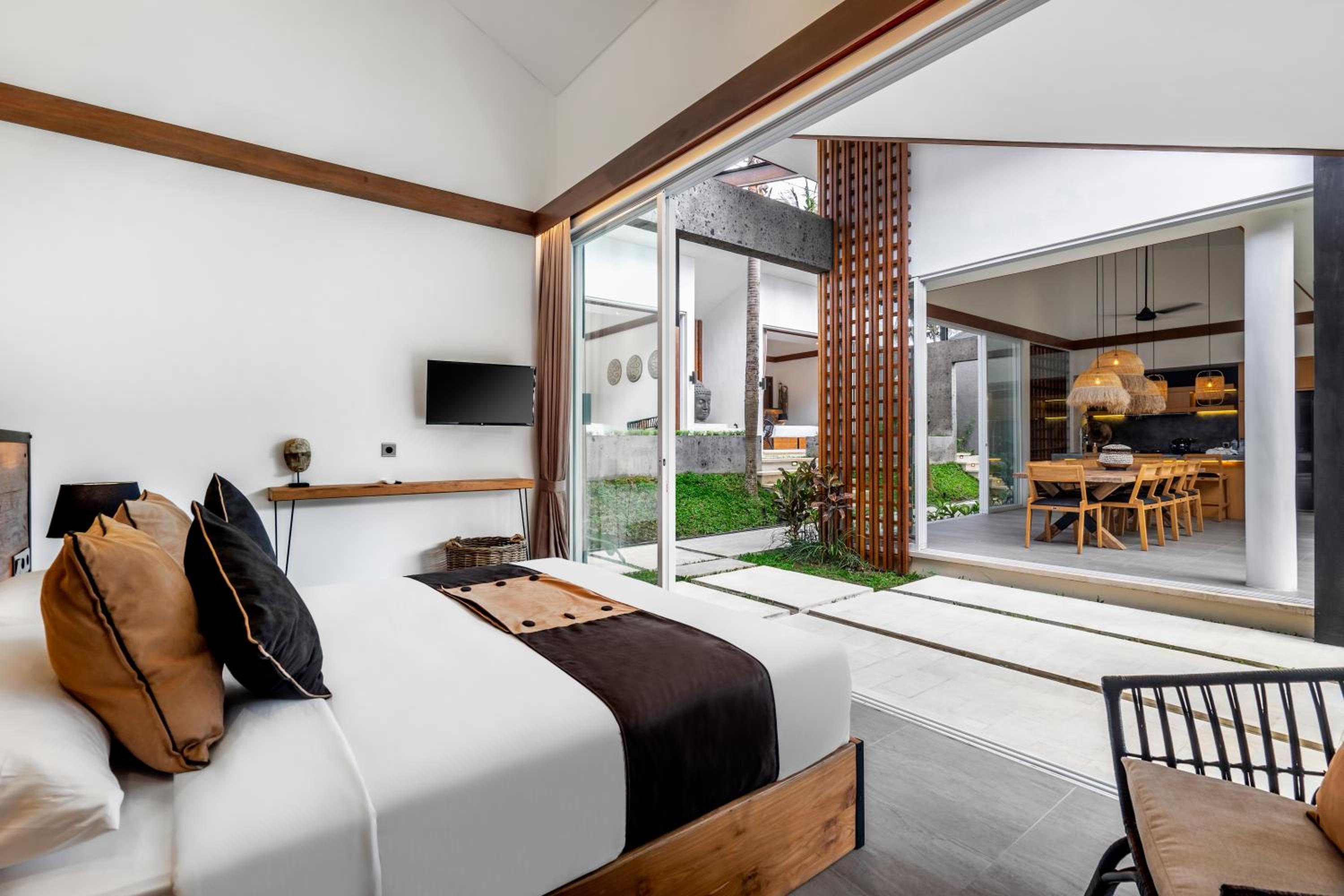 Villa - Photo 1