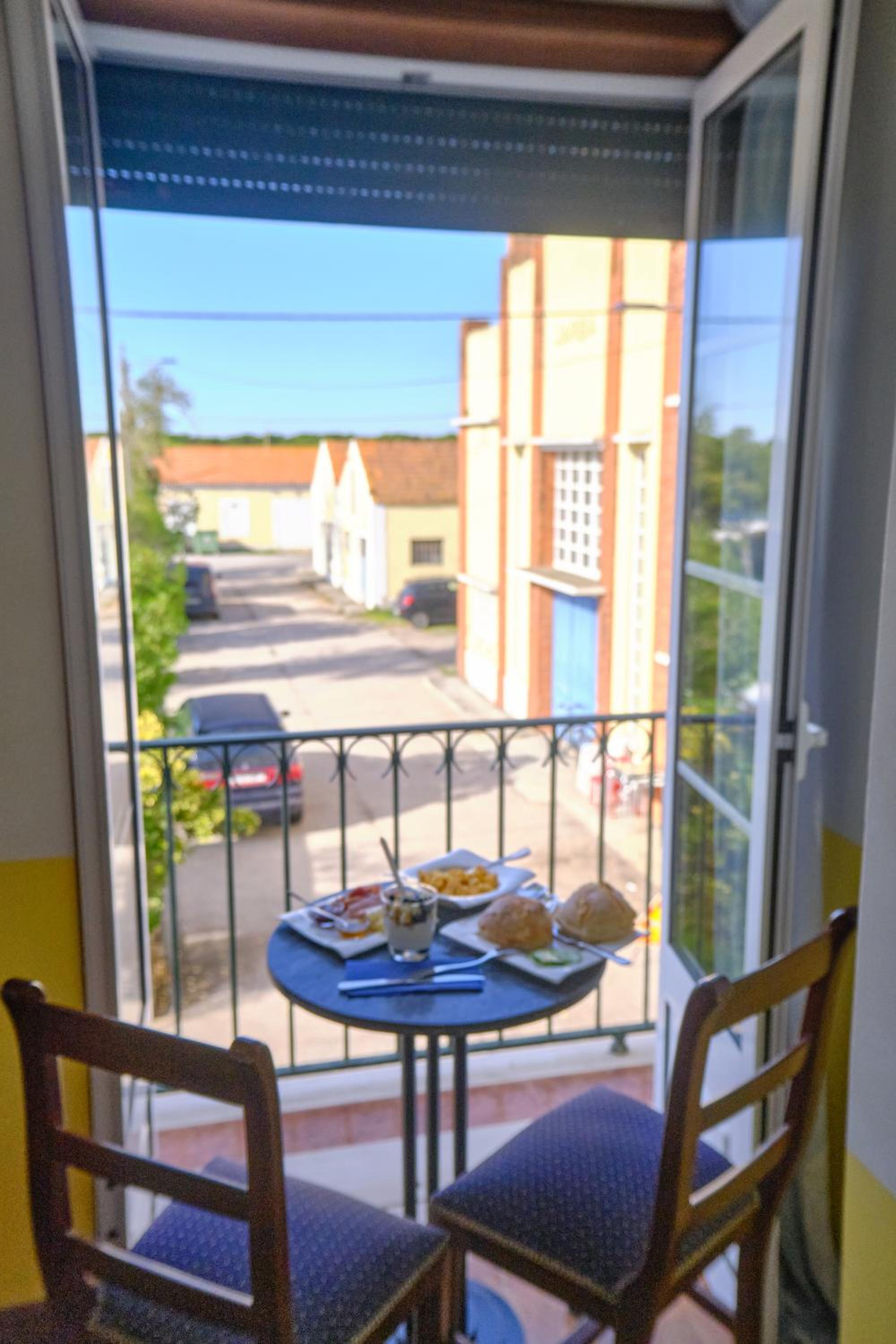 Deluxe Double Room - Photo 8