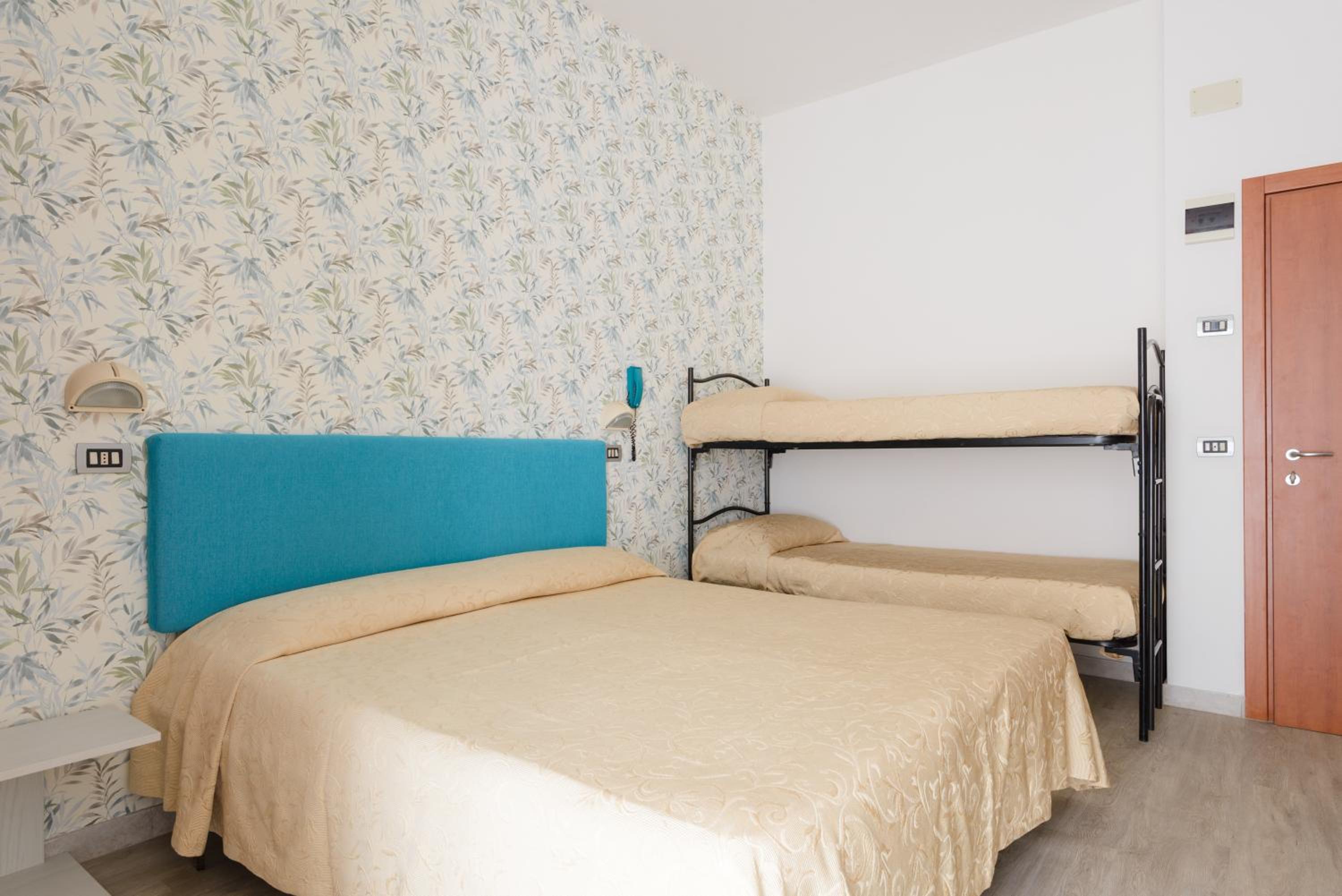 Quadruple Room with Balcony photo 1
