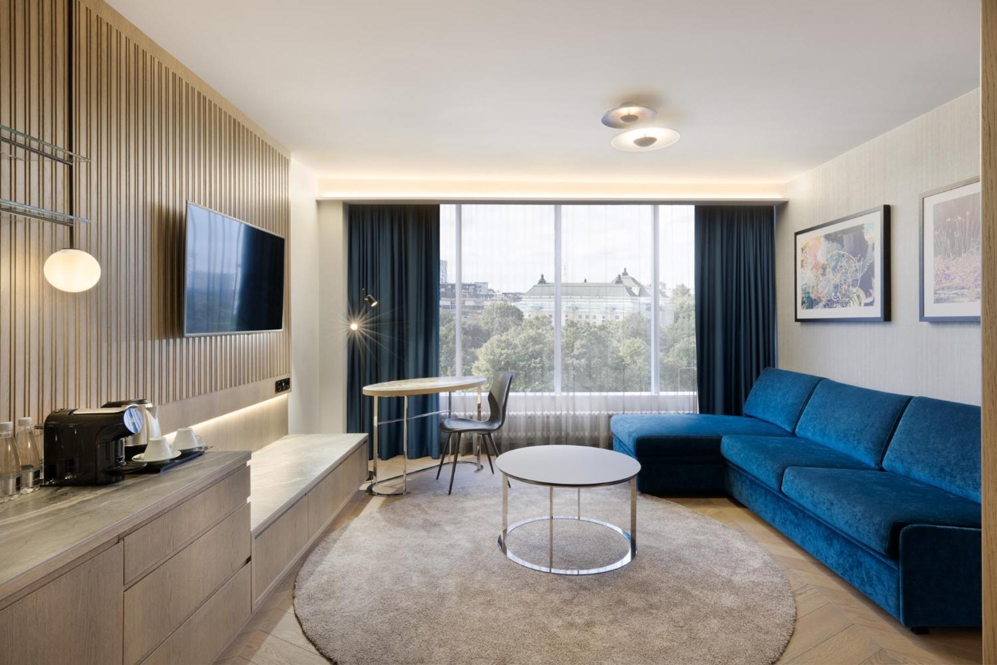 One-Bedroom Suite - Photo 3