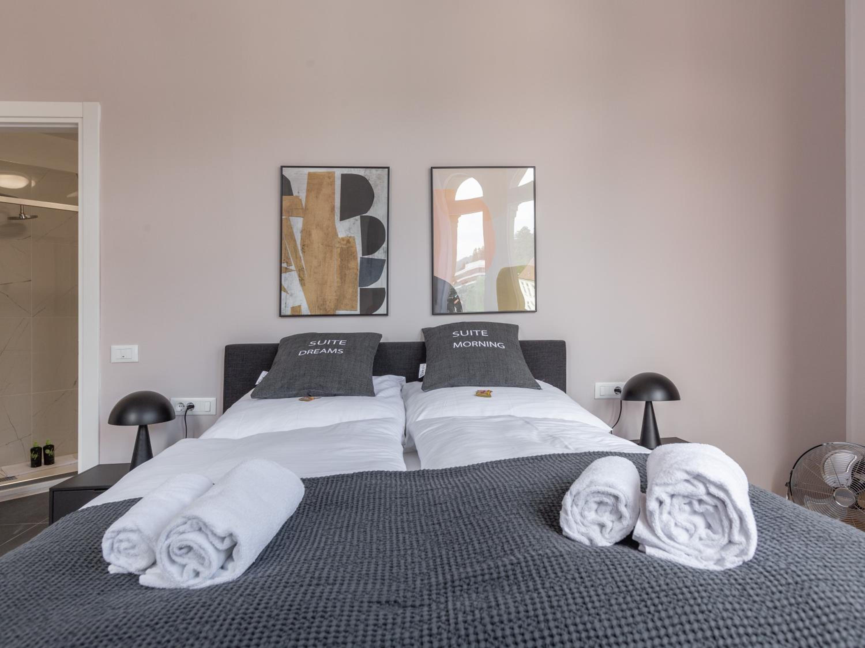 One-Bedroom Suite M with balcony photo 1