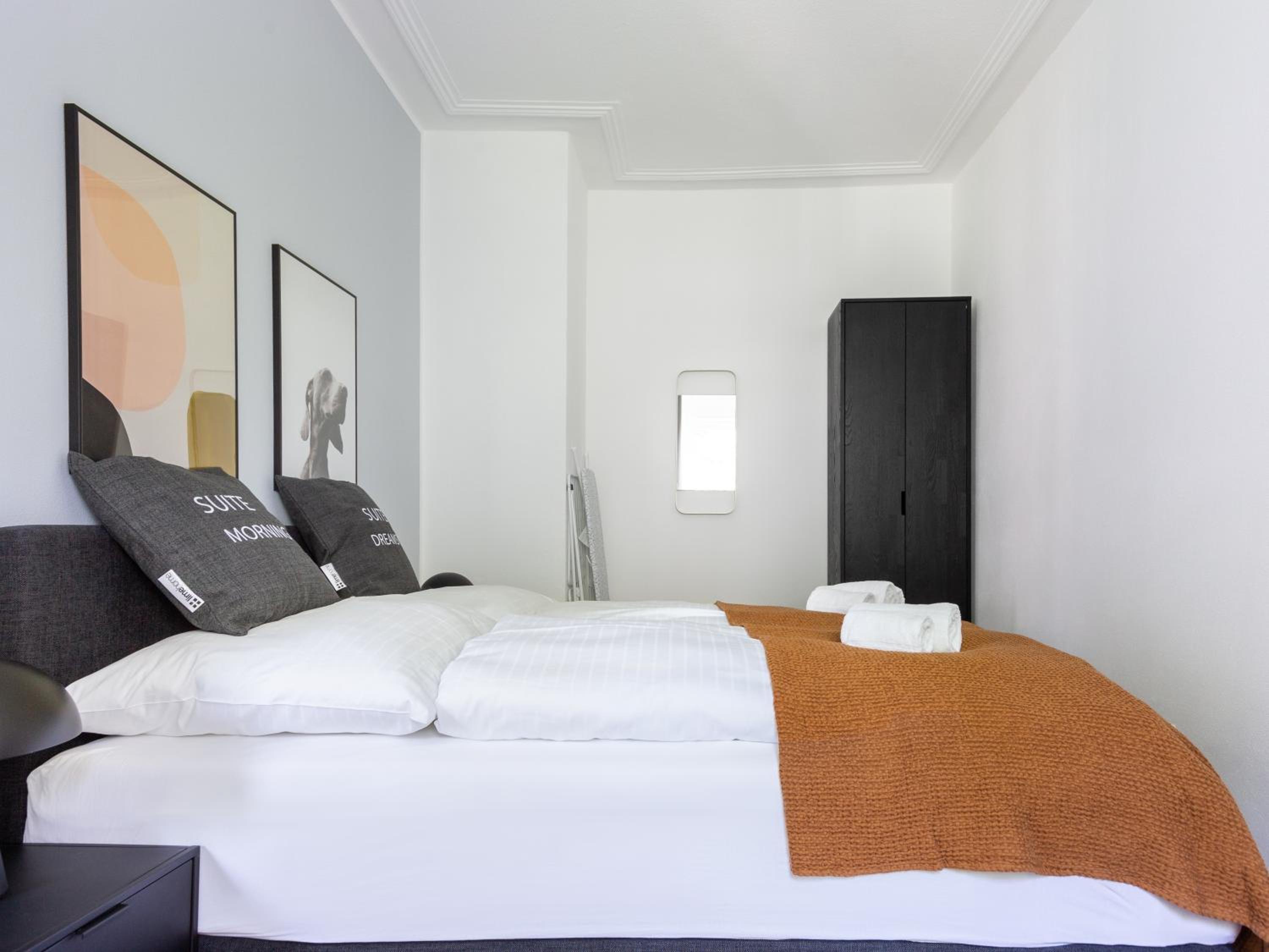 One-Bedroom Suite S - Photo 5