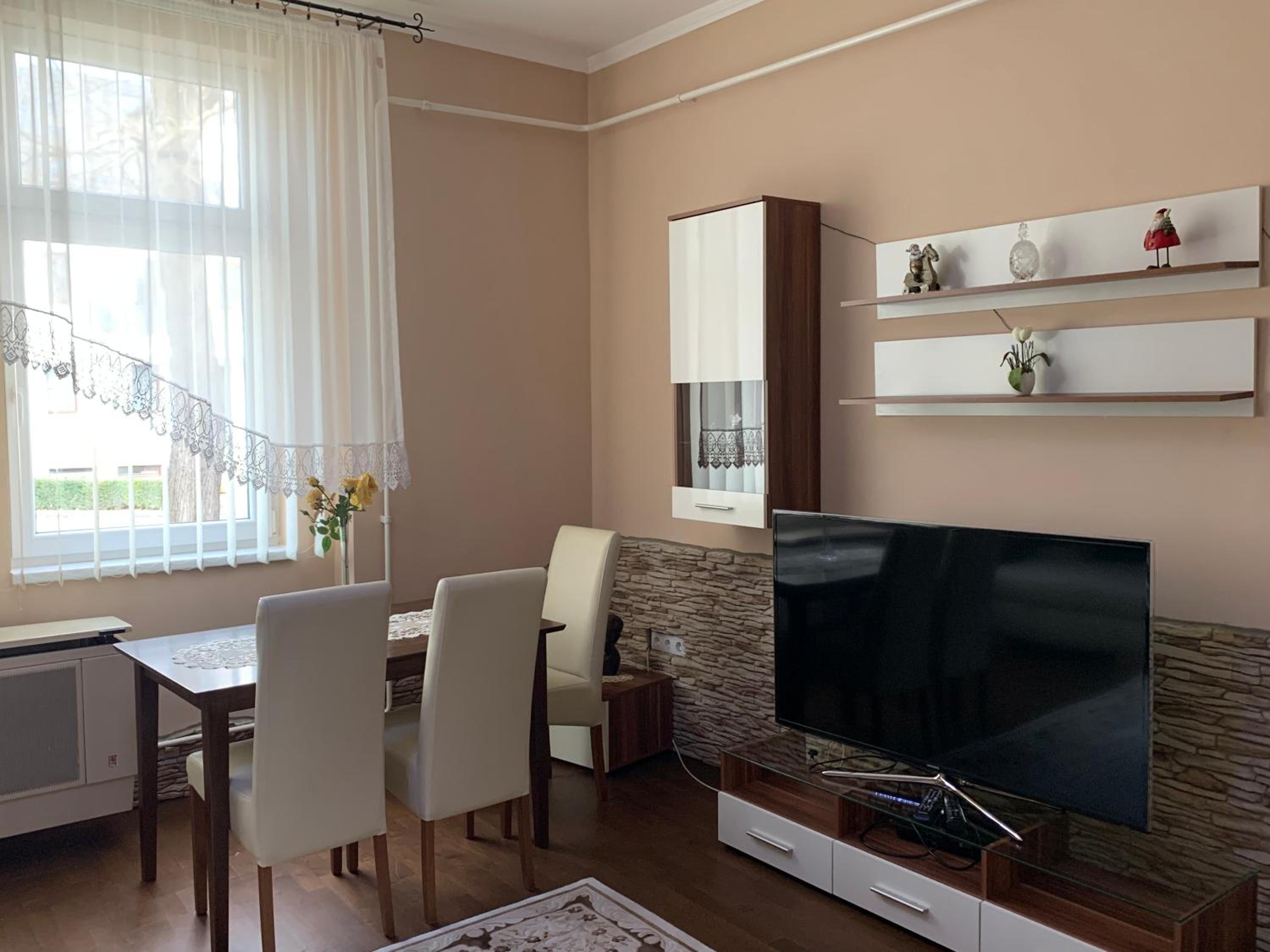 One-Bedroom Apartment - Photo 1