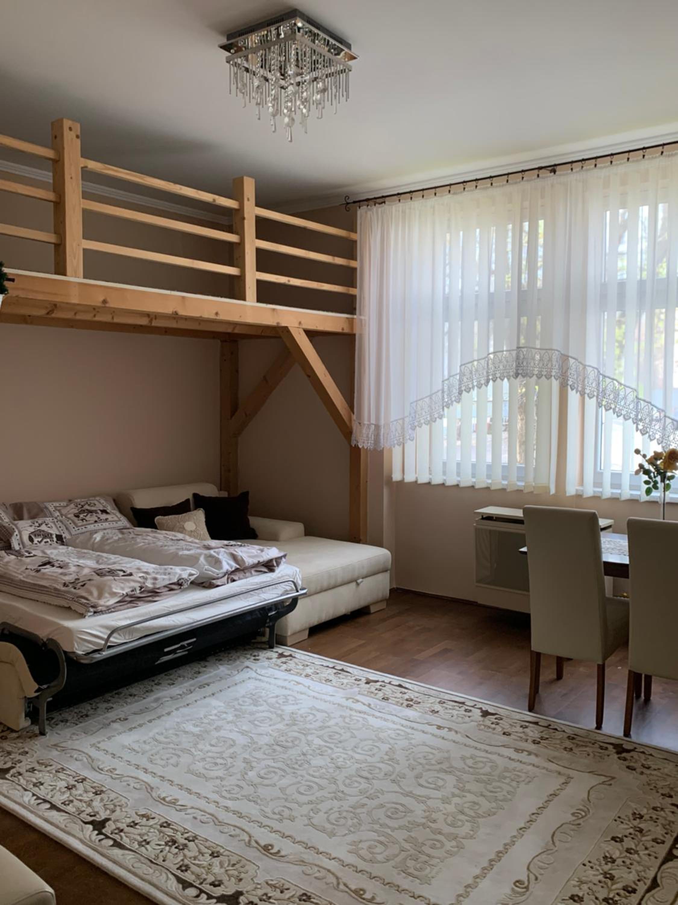 One-Bedroom Apartment - Photo 2