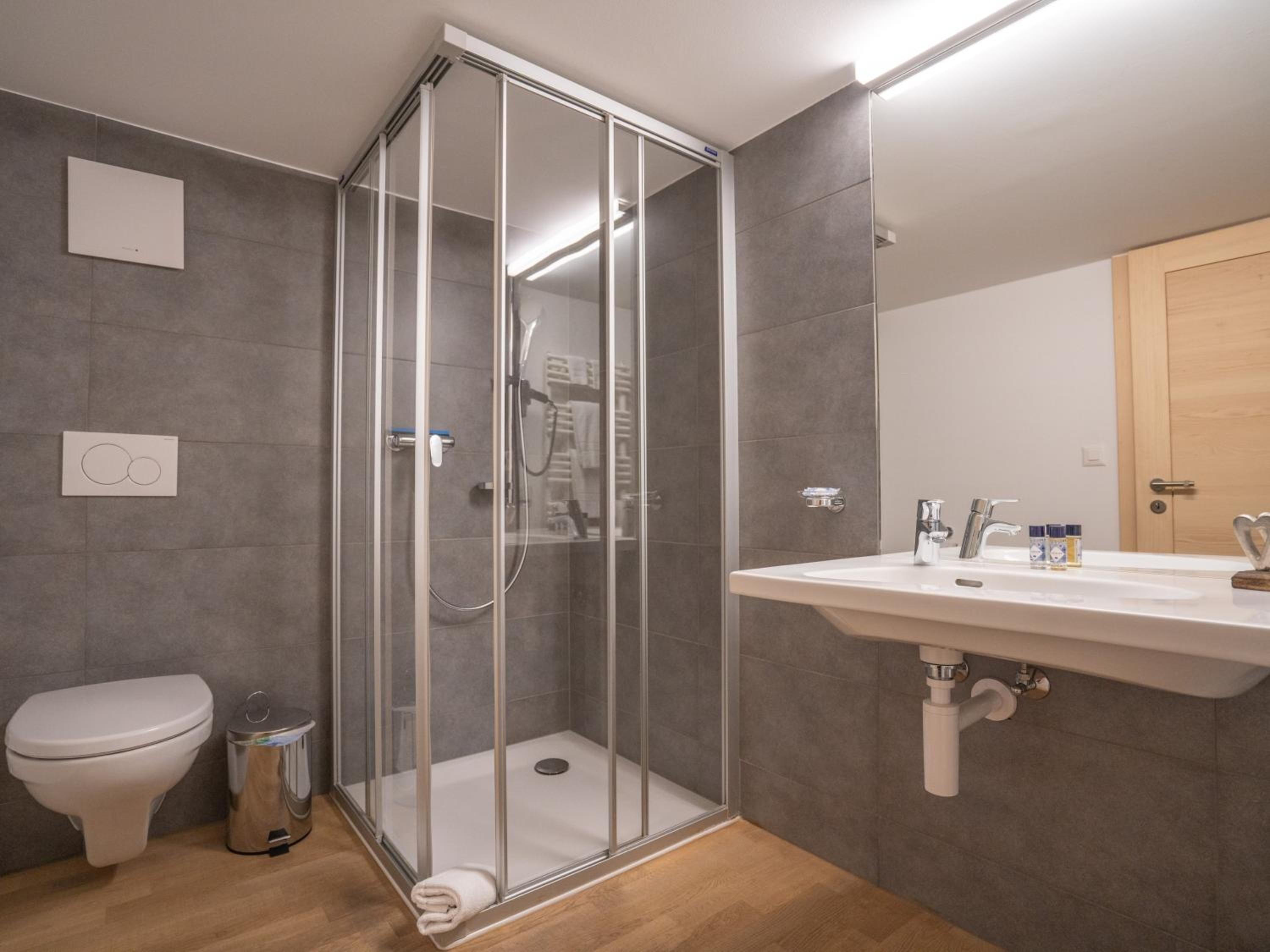 Standard Double Room with Waterfall View - Photo 3