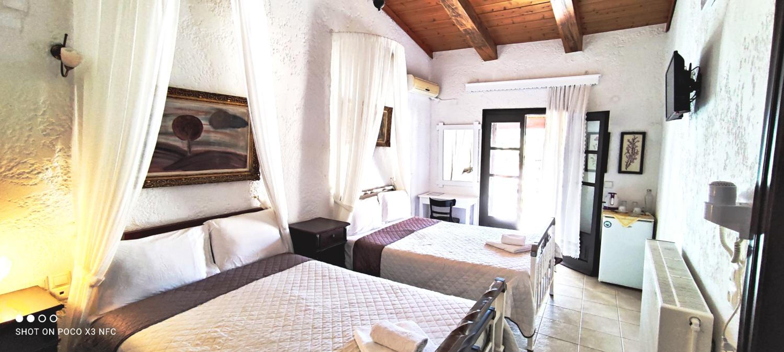 Double Room - Photo 3