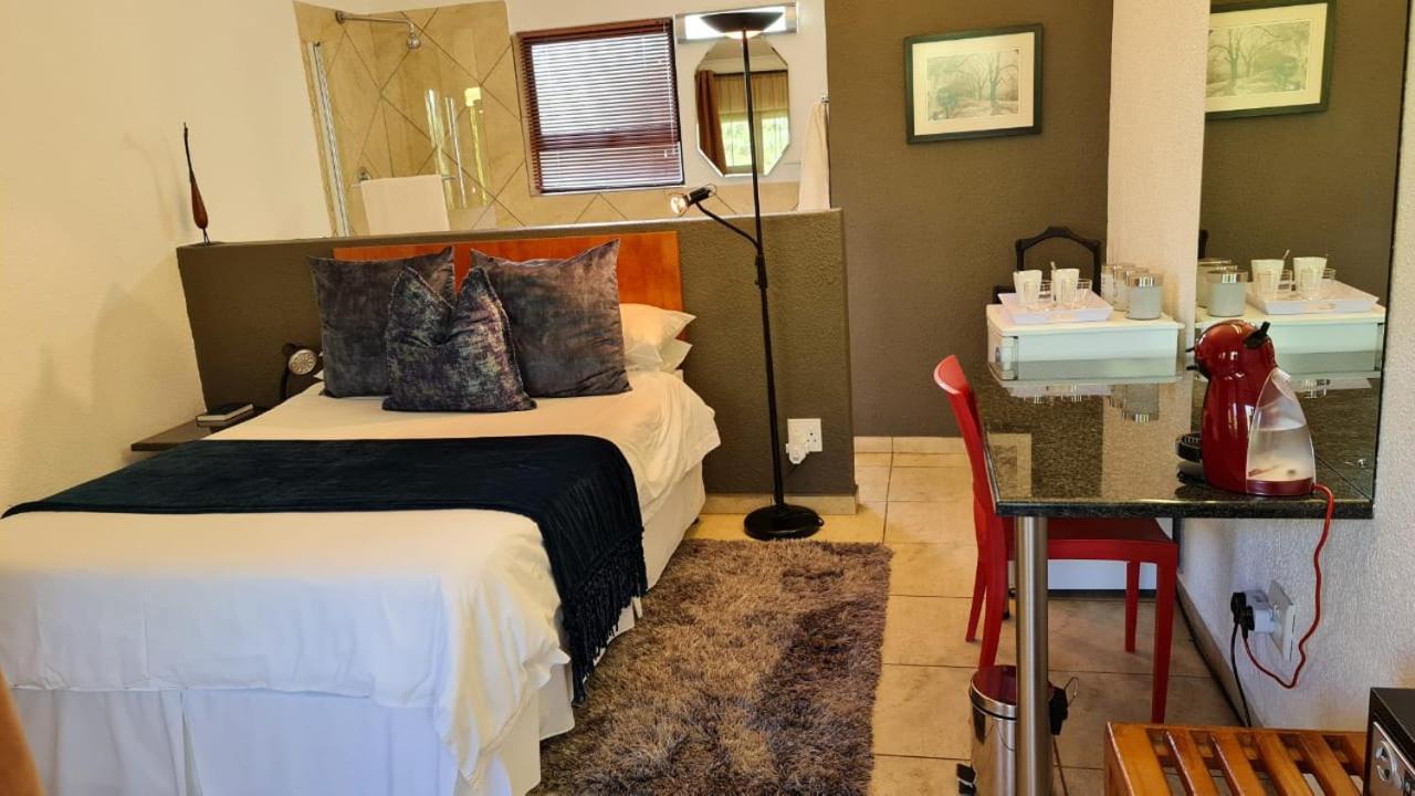 Deluxe Double Room with Balcony photo 1