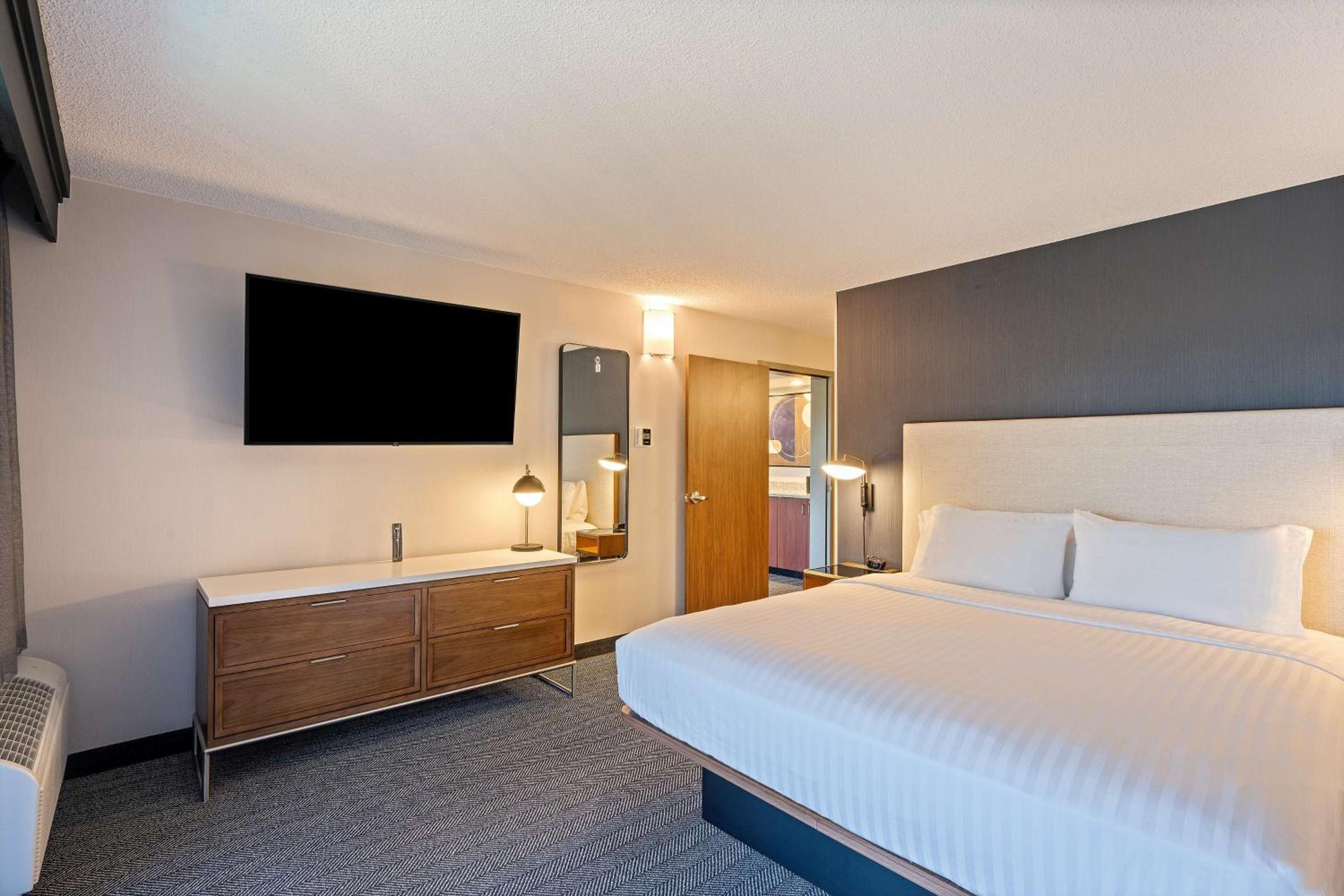 One Bedroom Suite King - Photo 1