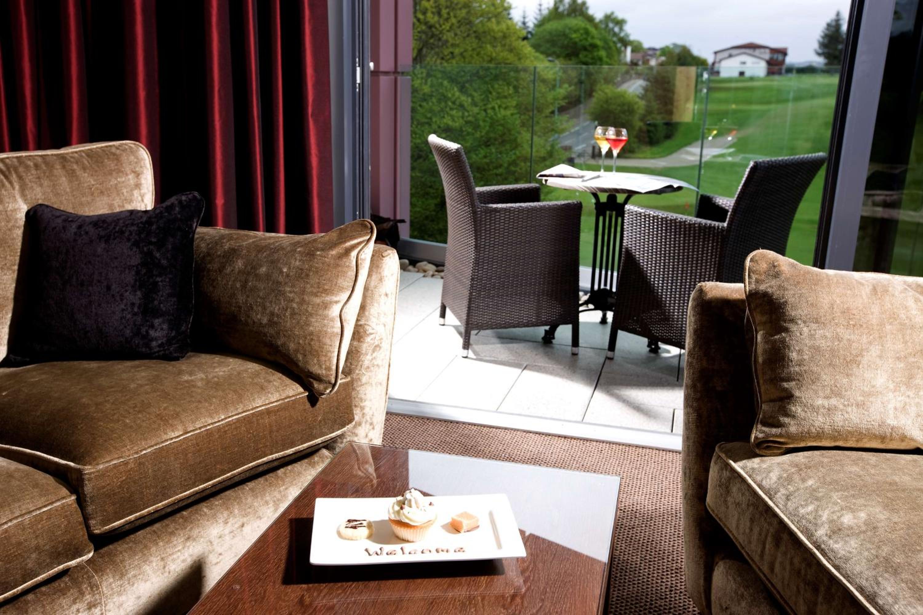Executive King Room with Balcony or Patio - Photo 10