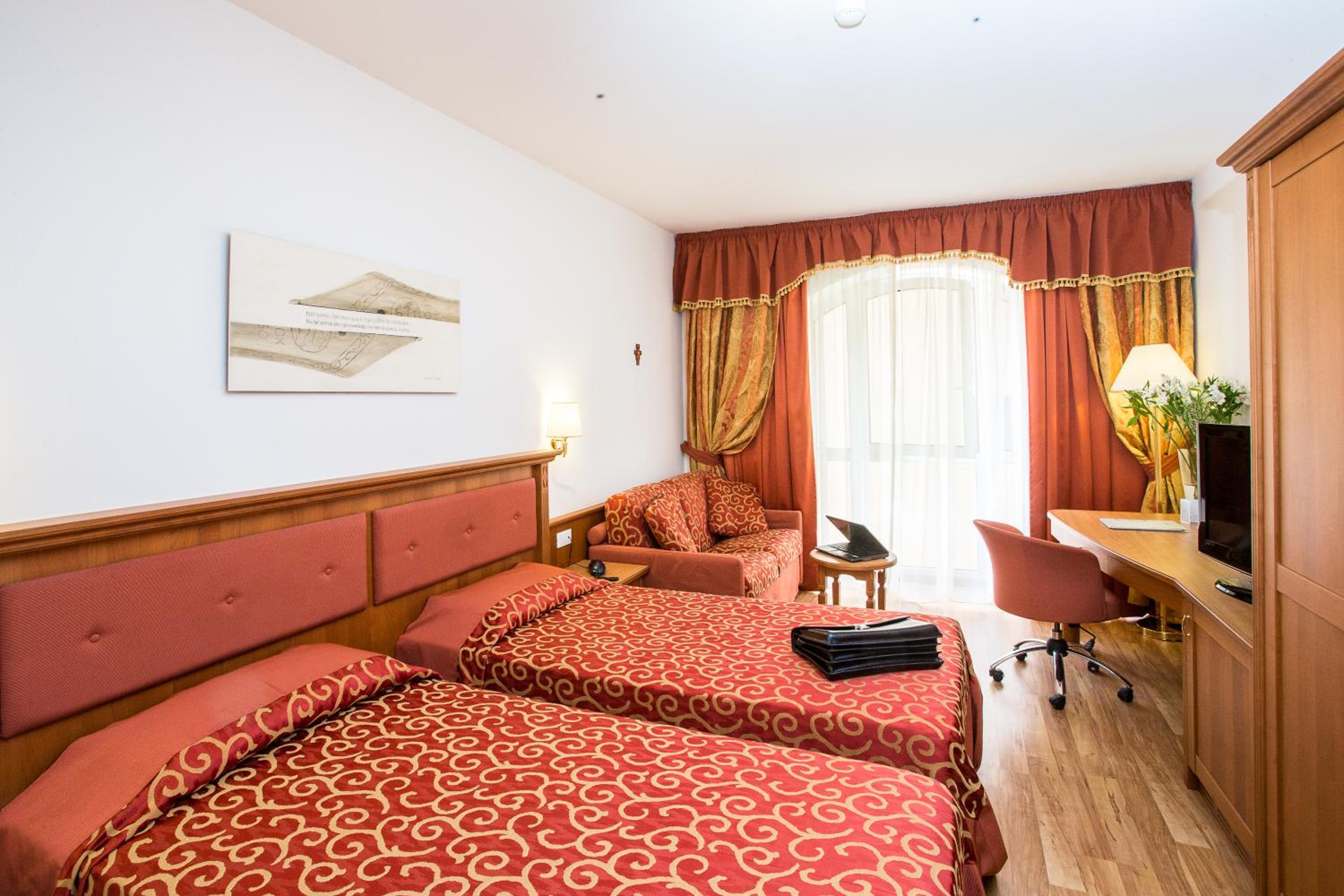 Business Triple Room - Photo 1