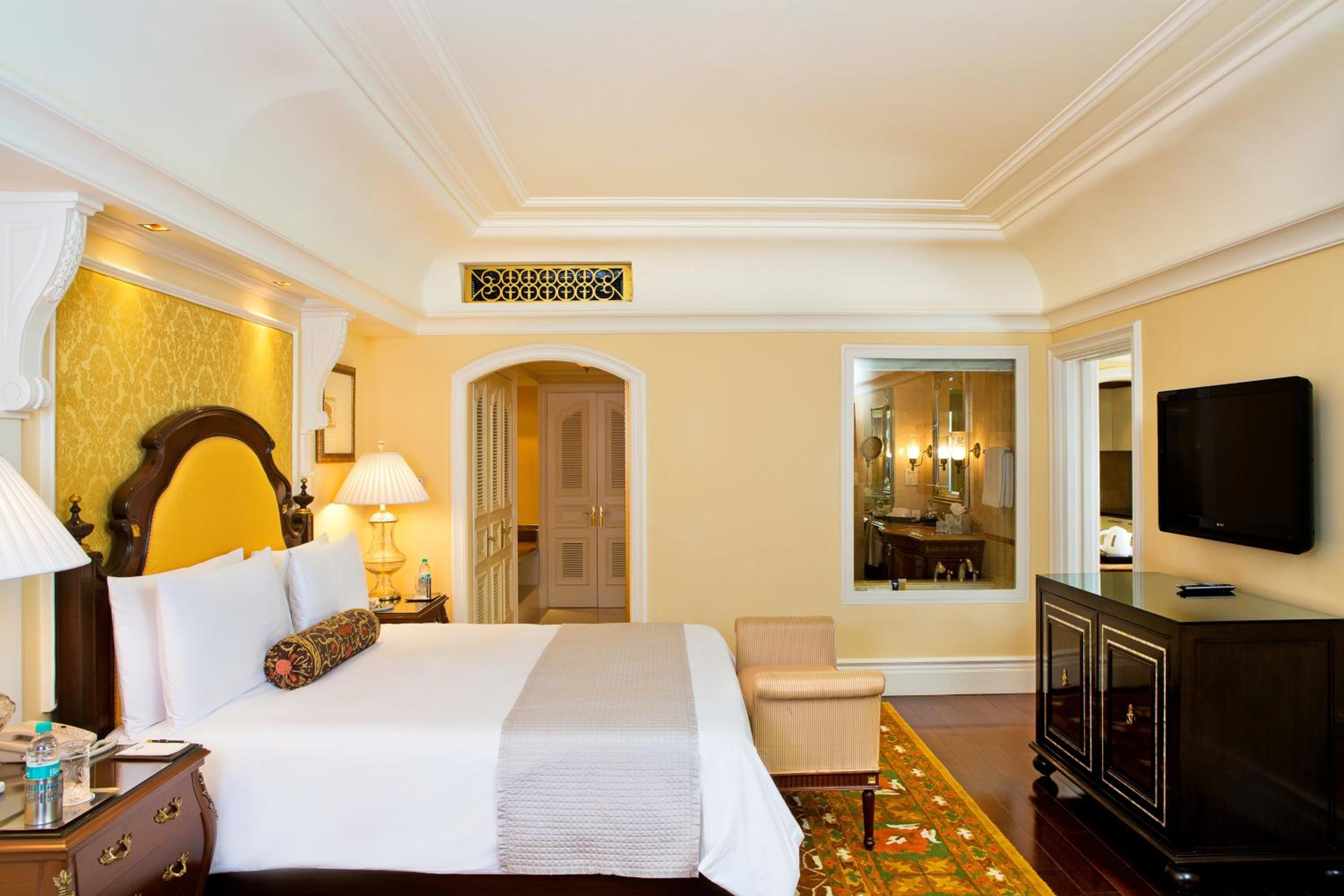Suite - Photo 3