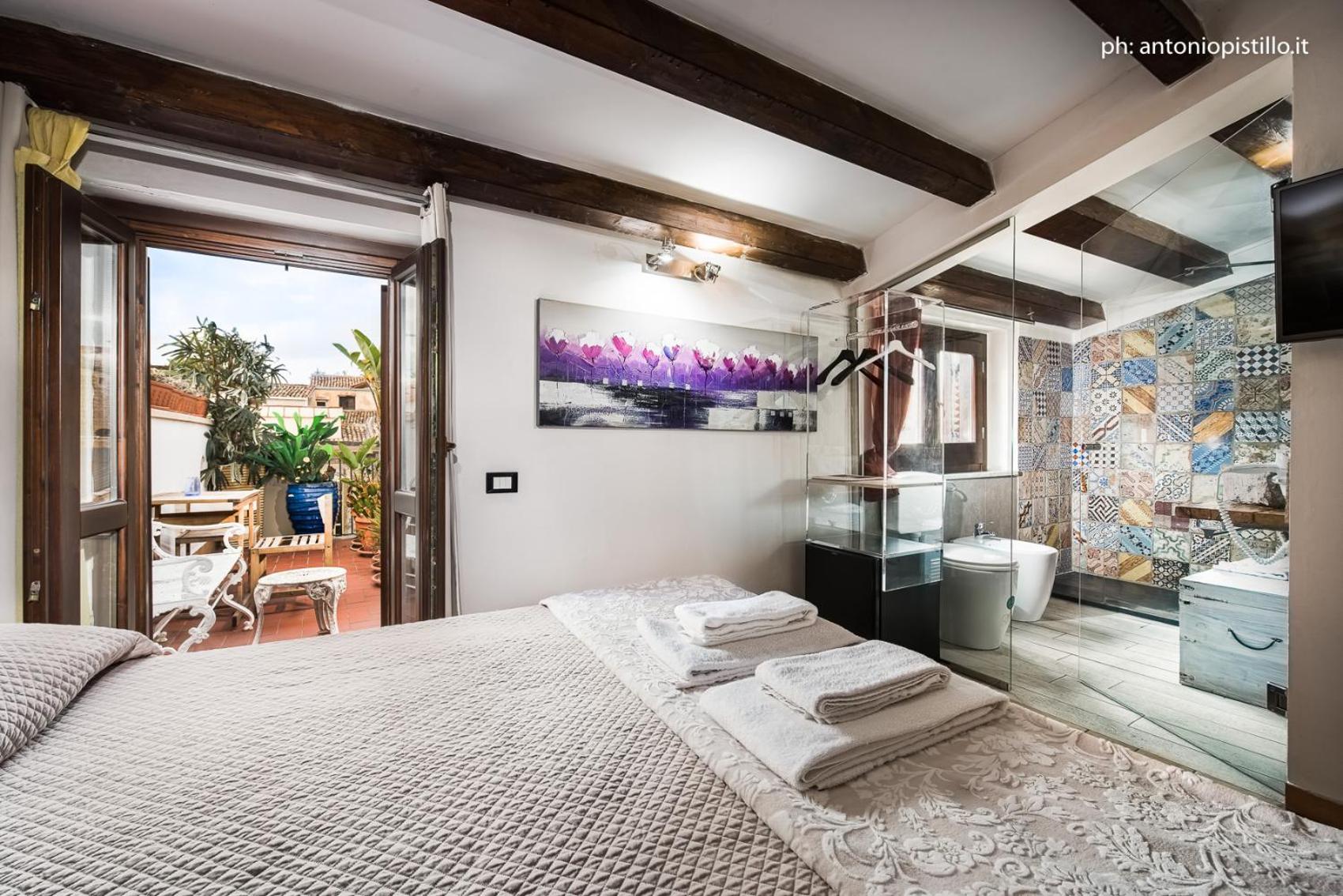 Standard Small Room with Balcony - Photo 1