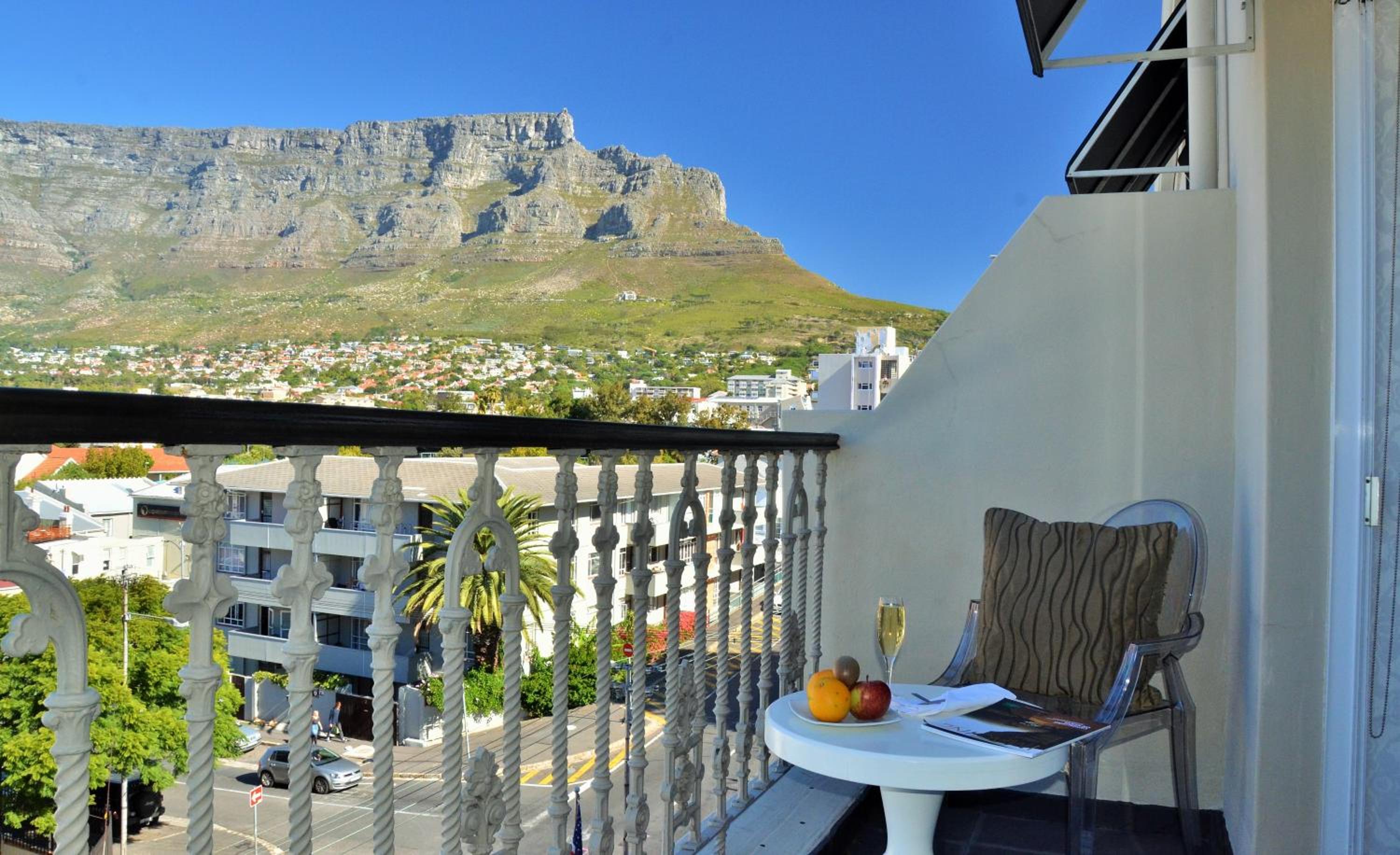 Suite with Table Mountain View - Photo 2