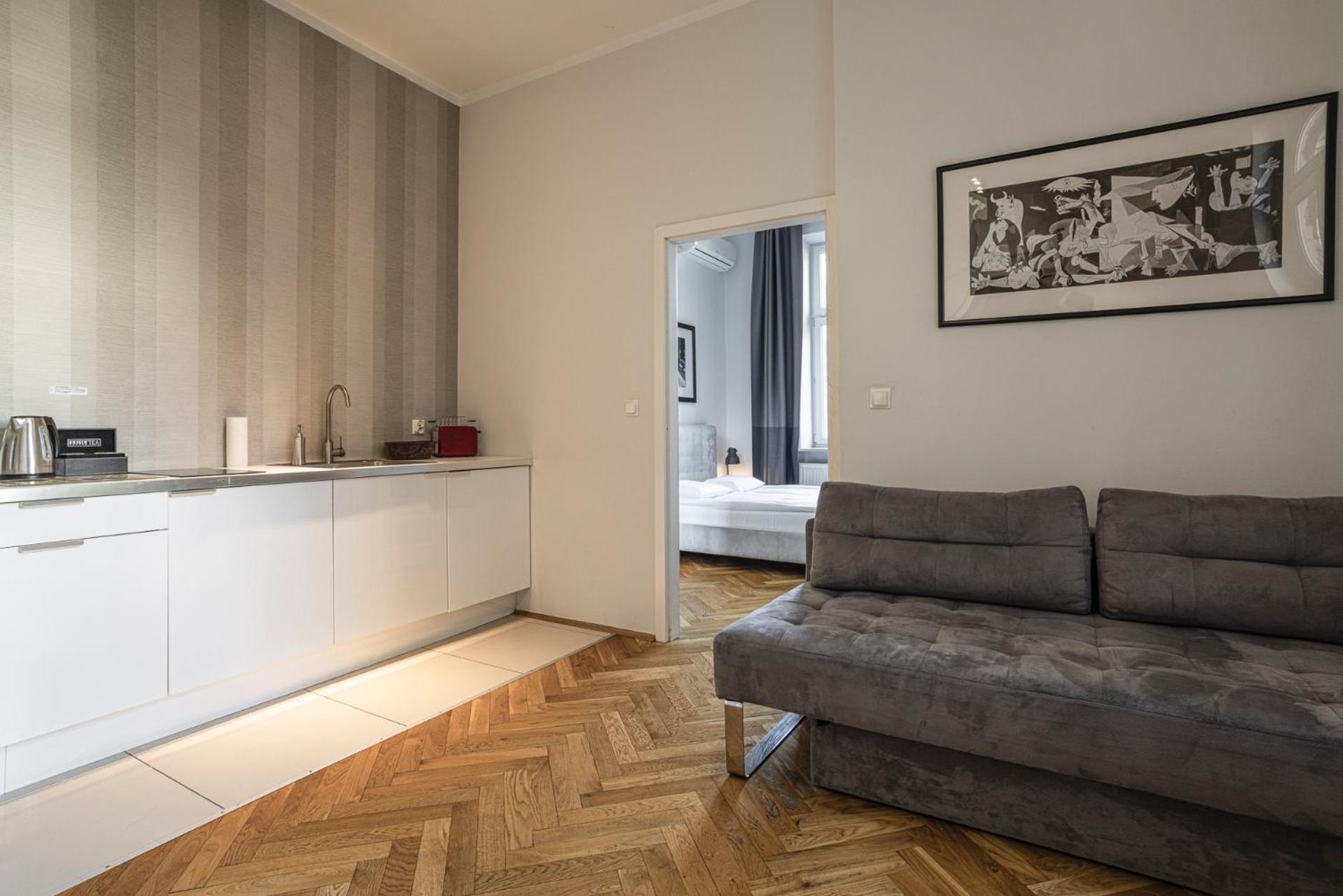 One-Bedroom Apartment - Photo 2