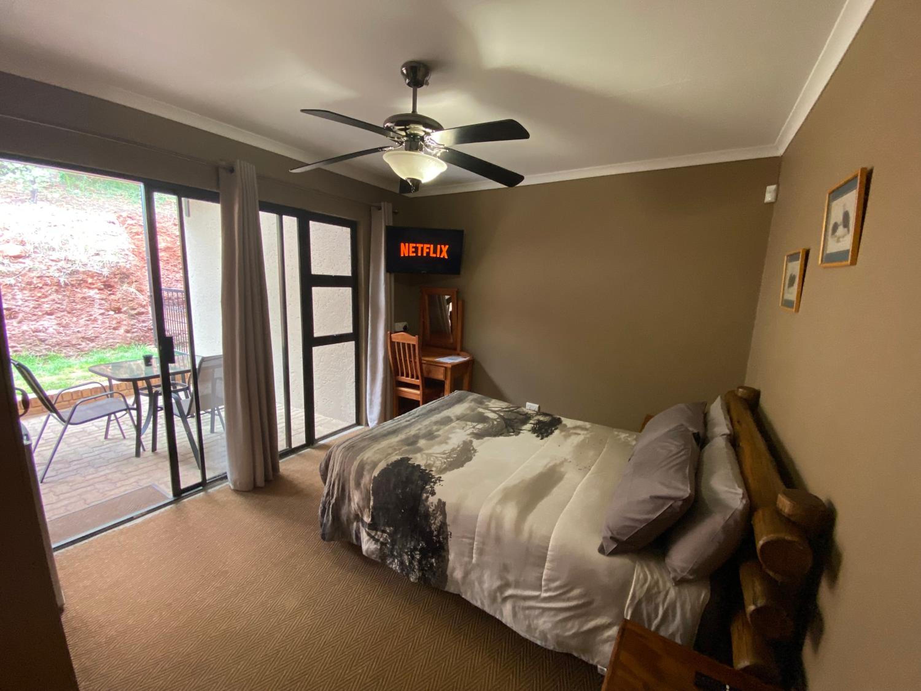 Queen Room photo 2
