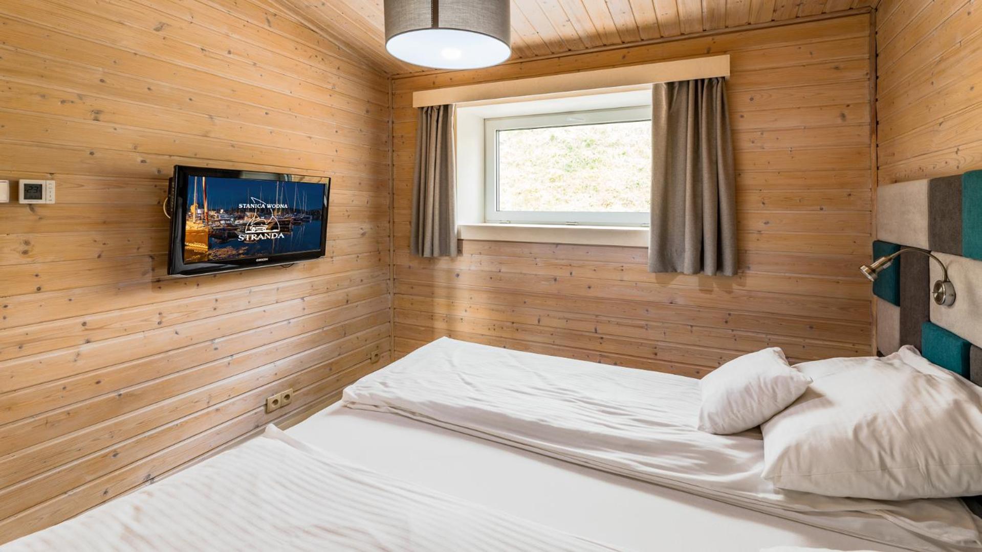 One-Bedroom Apartment with Lake View - Photo 16