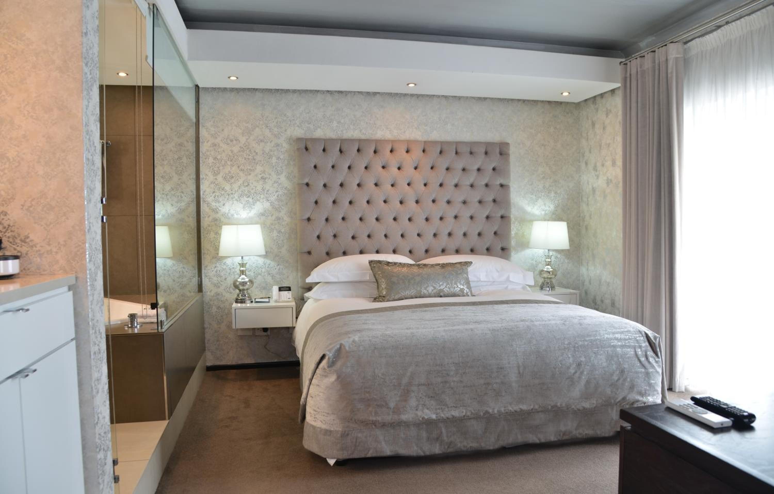 Suite with Table Mountain View - Photo 1