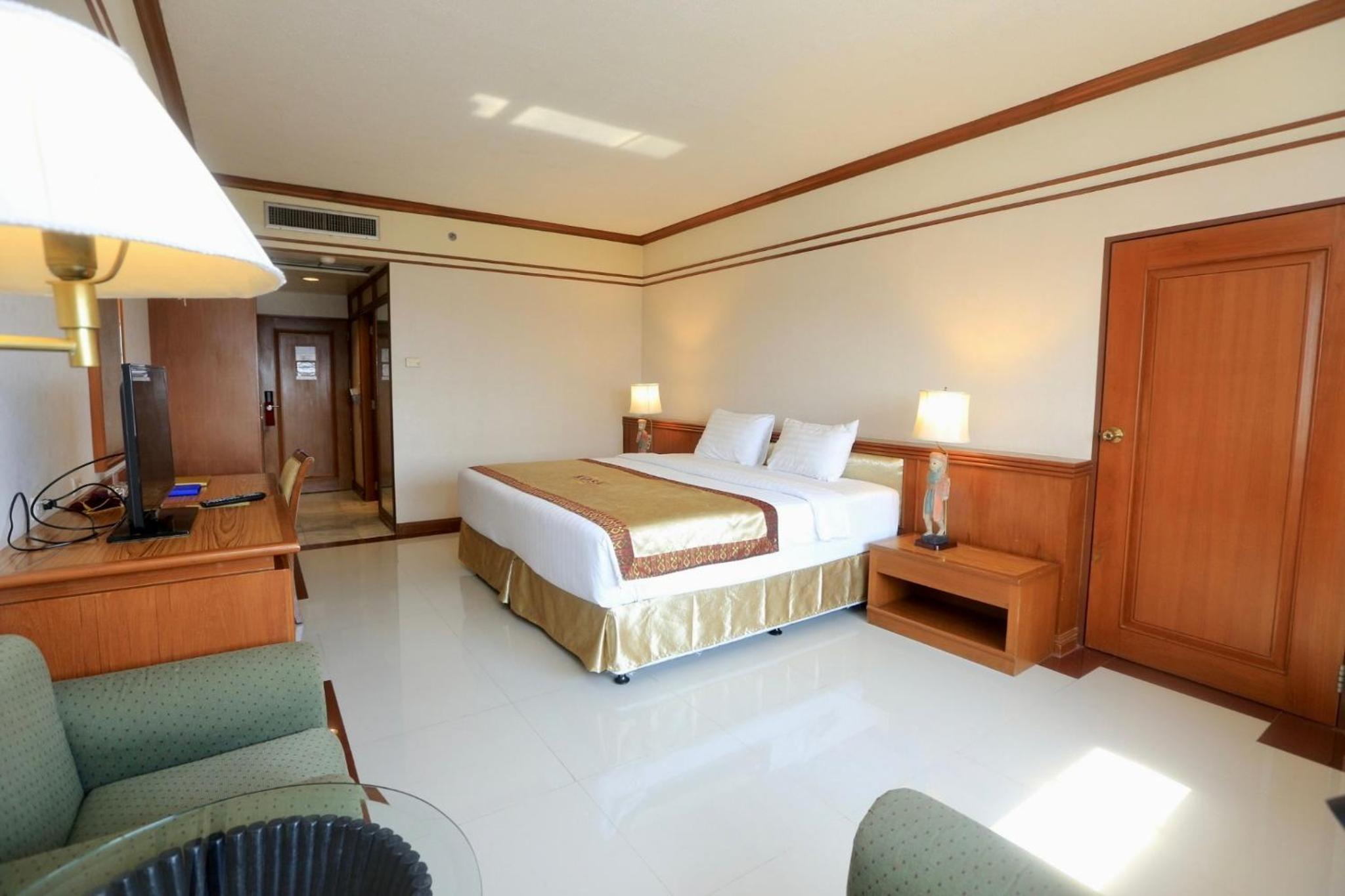 Deluxe Double Room with One Double Bed and 2 Adults Occupancy (Non Smoking) photo 2