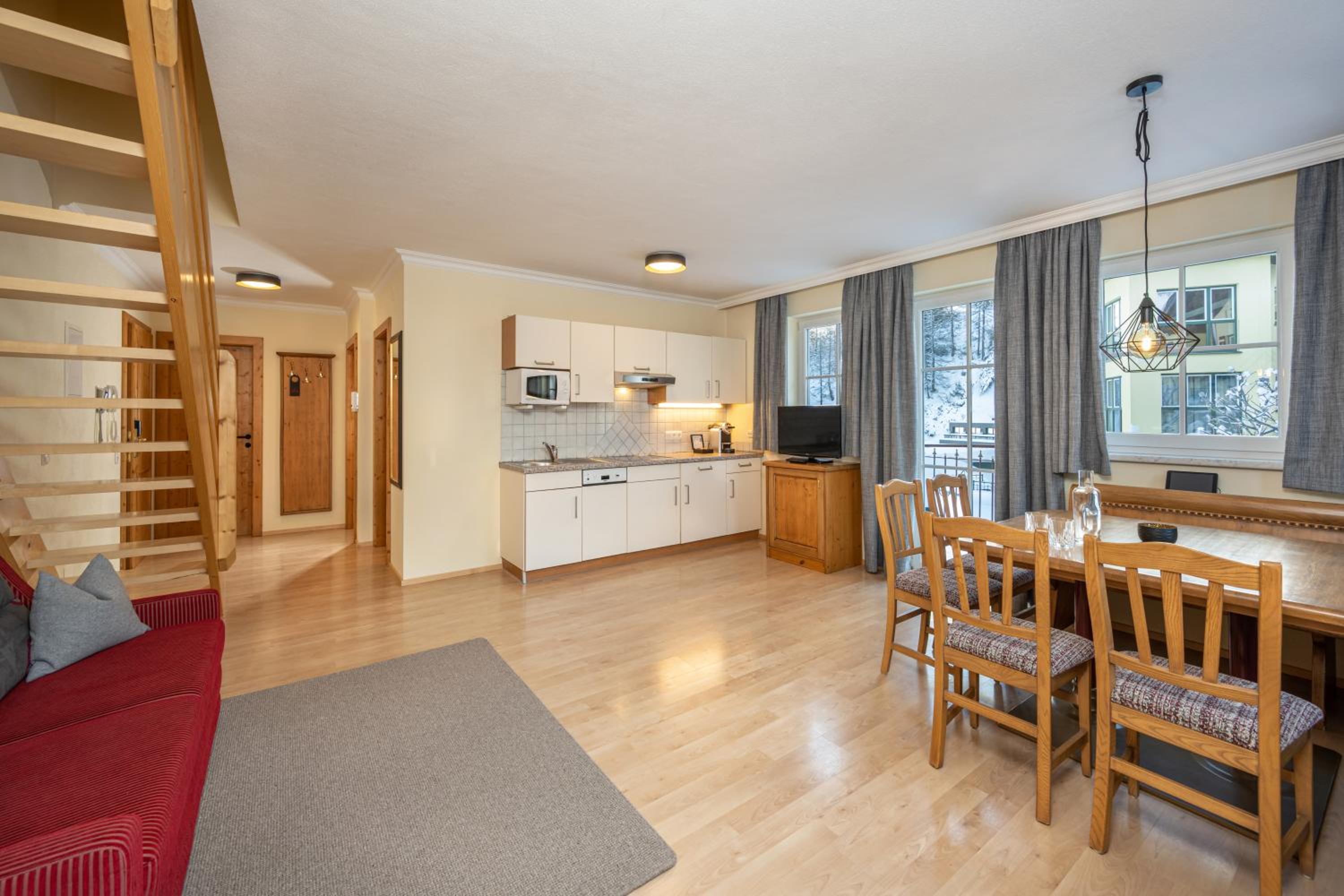 Apartment - Split Level photo 2