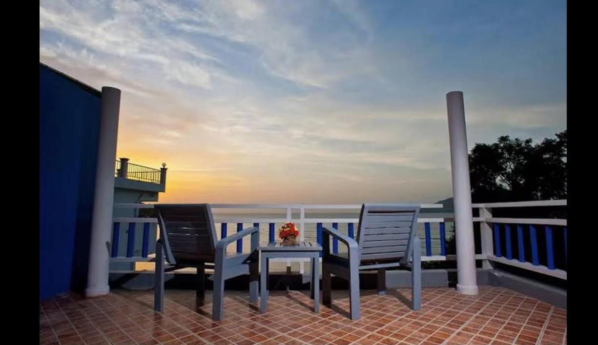 Deluxe Double Room with Balcony and Sea View - Photo 11