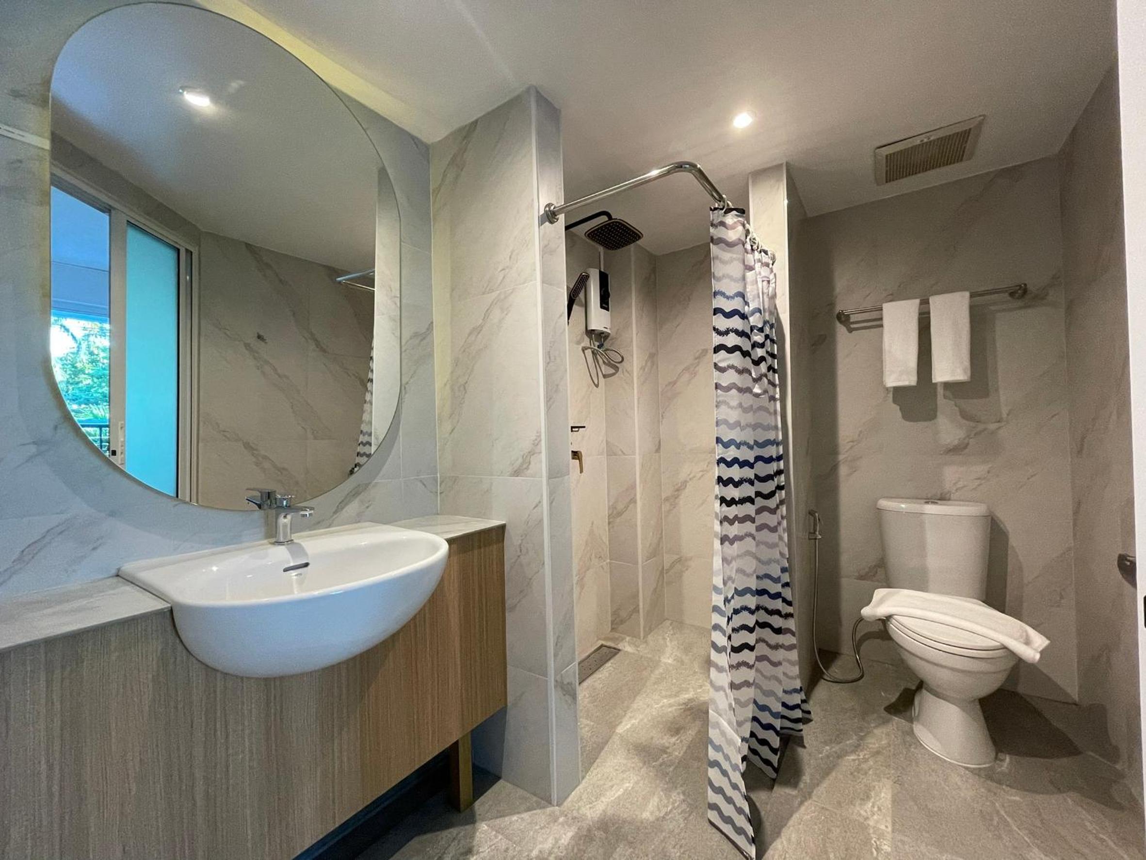 Double Room with Balcony - Photo 17