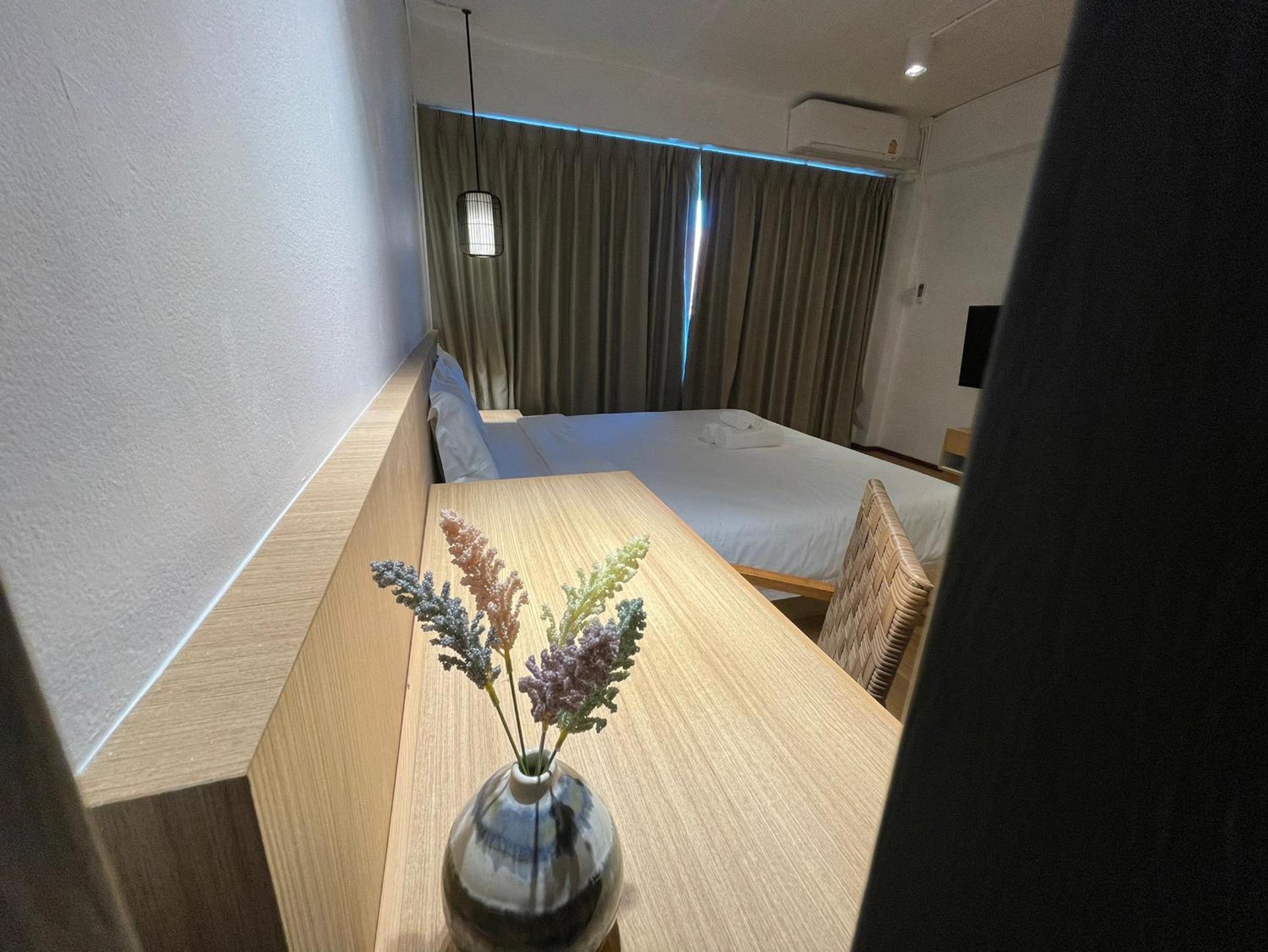 Double Room with Balcony - Photo 8
