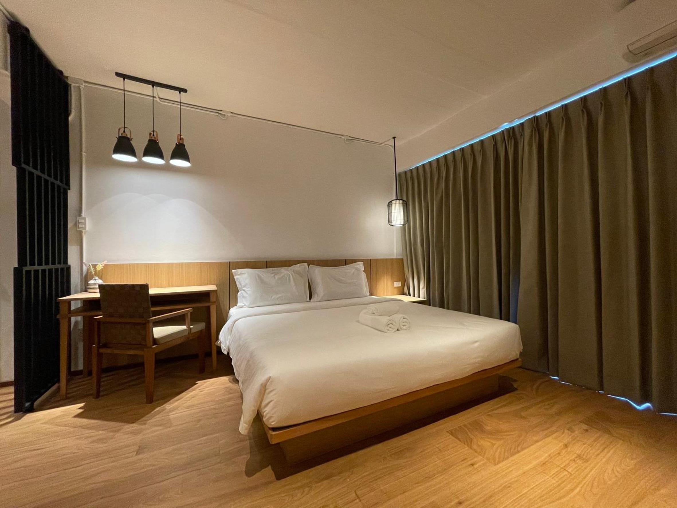 Double Room with Balcony - Photo 16