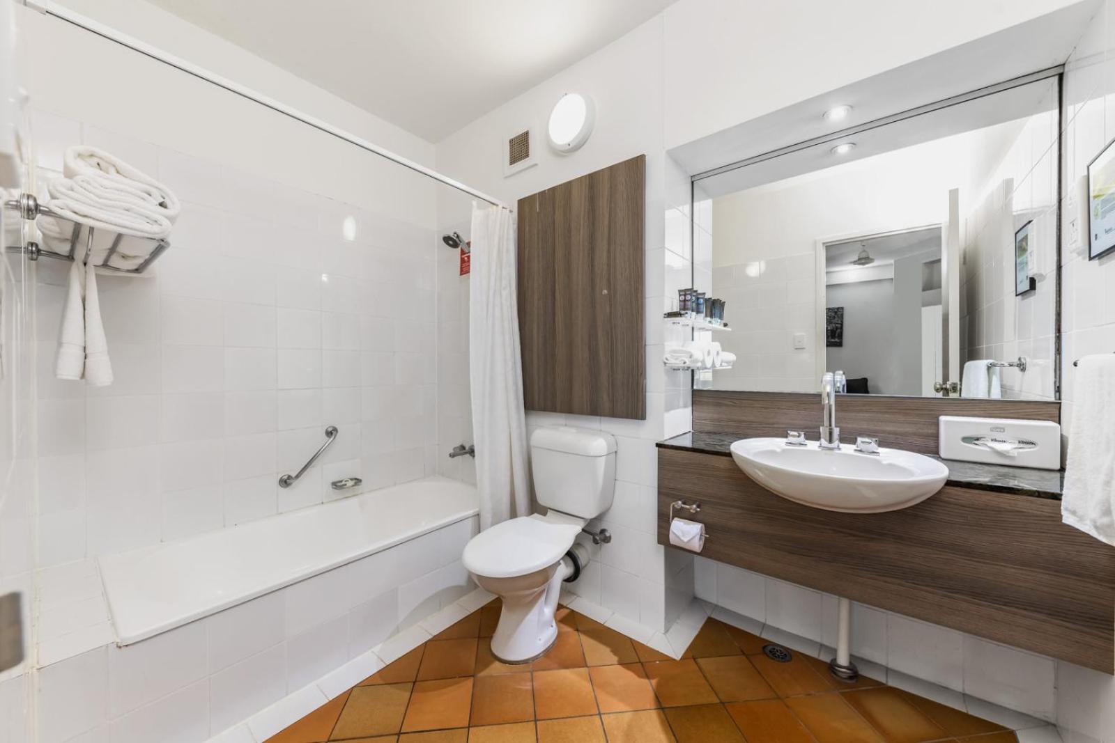 Junior King Suite - Photo 2