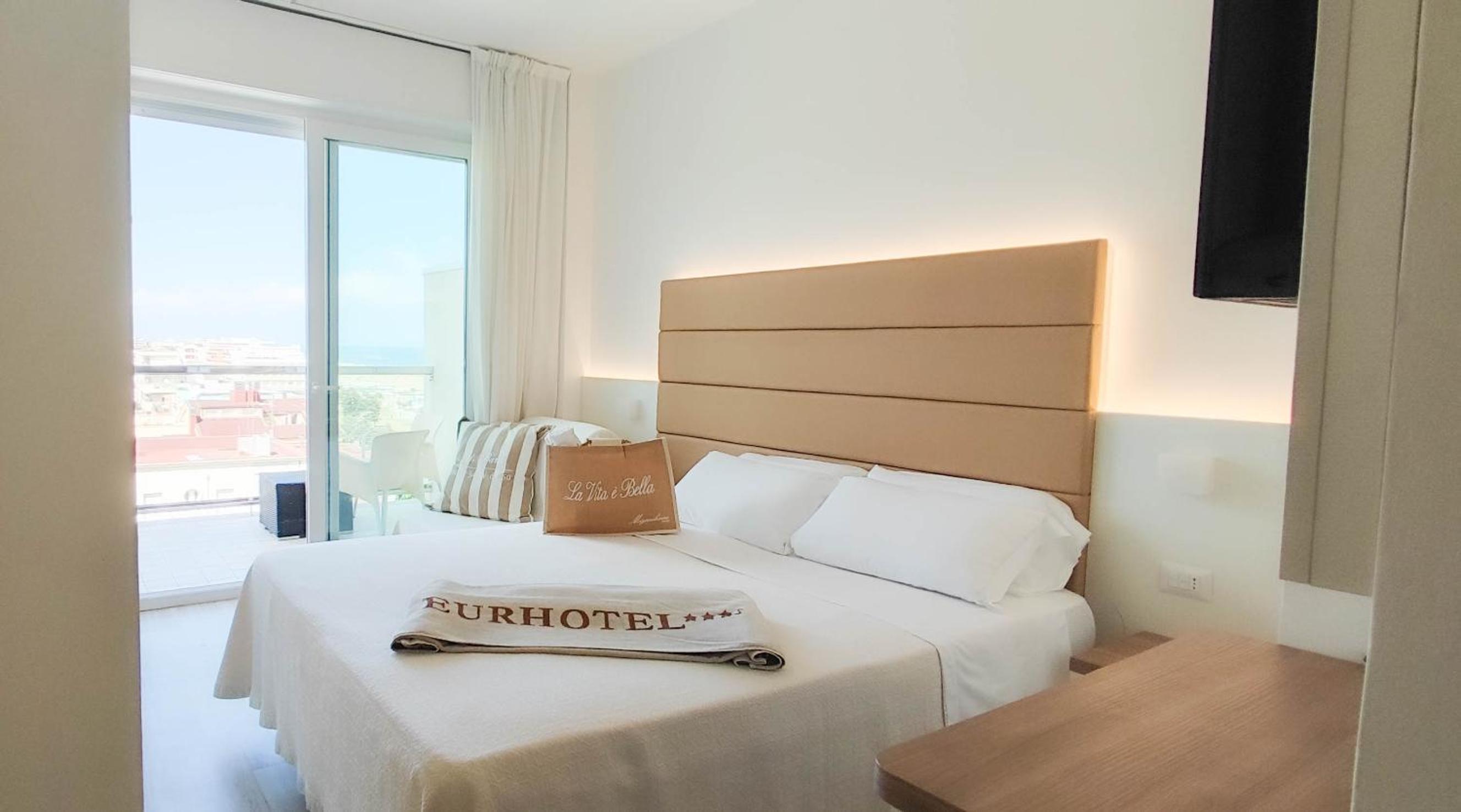 Double or Twin Room with Balcony - Photo 8