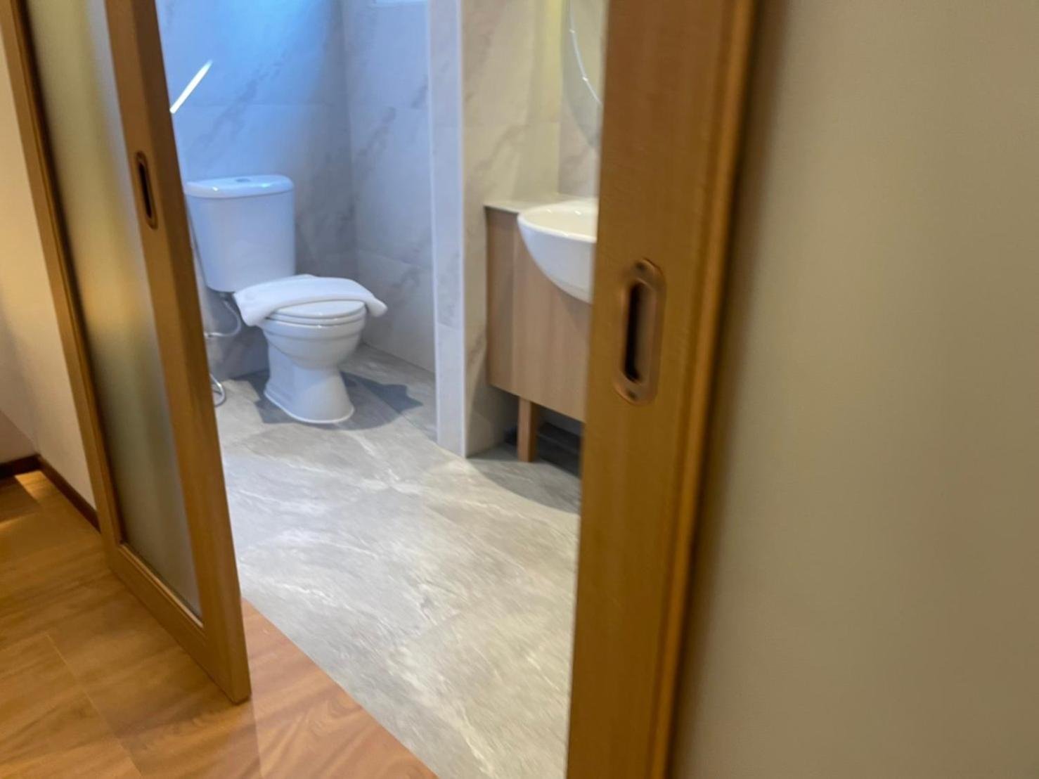 Twin Room with Private Bathroom - Photo 9