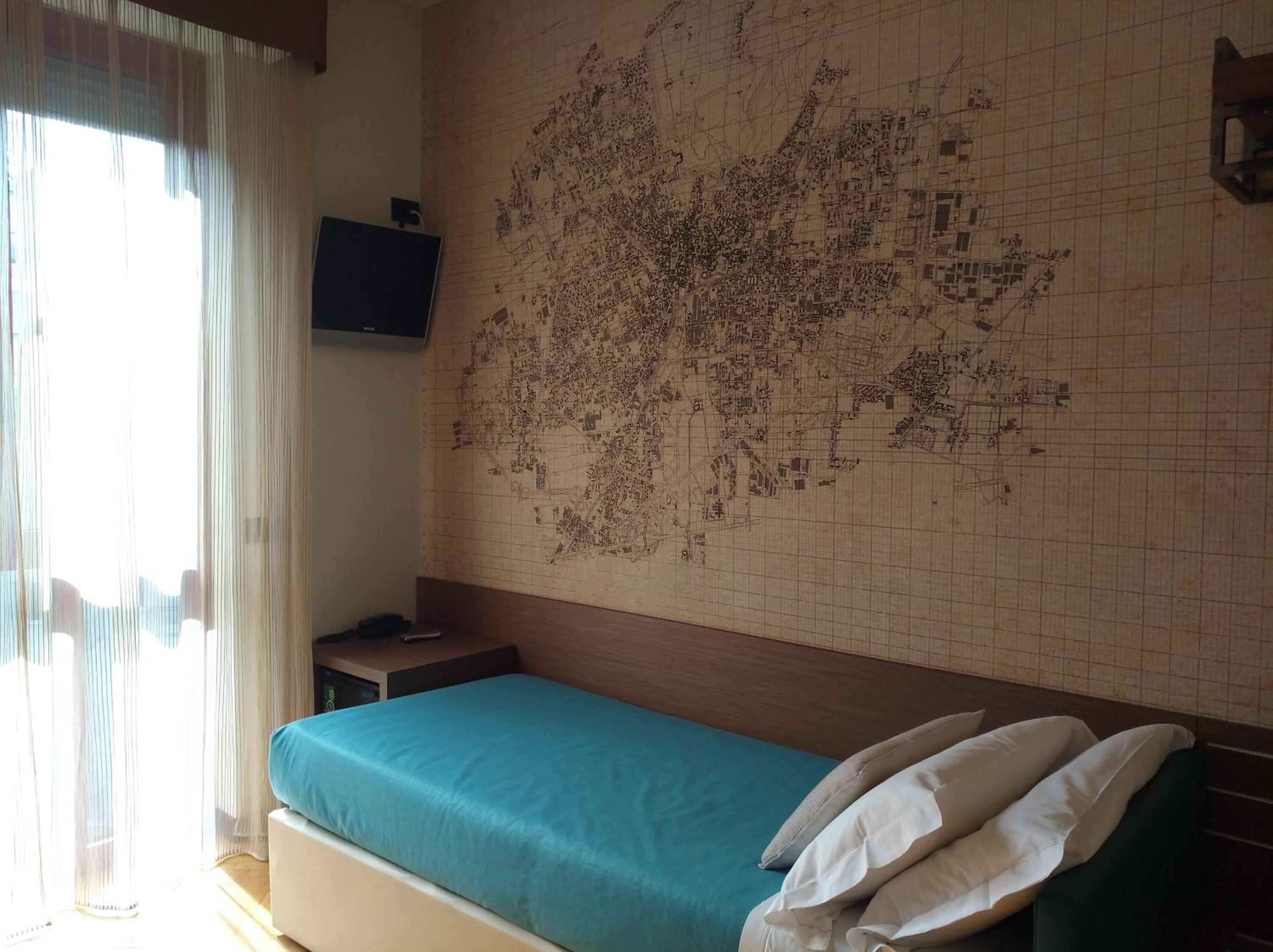 Single Room thumbnail 6