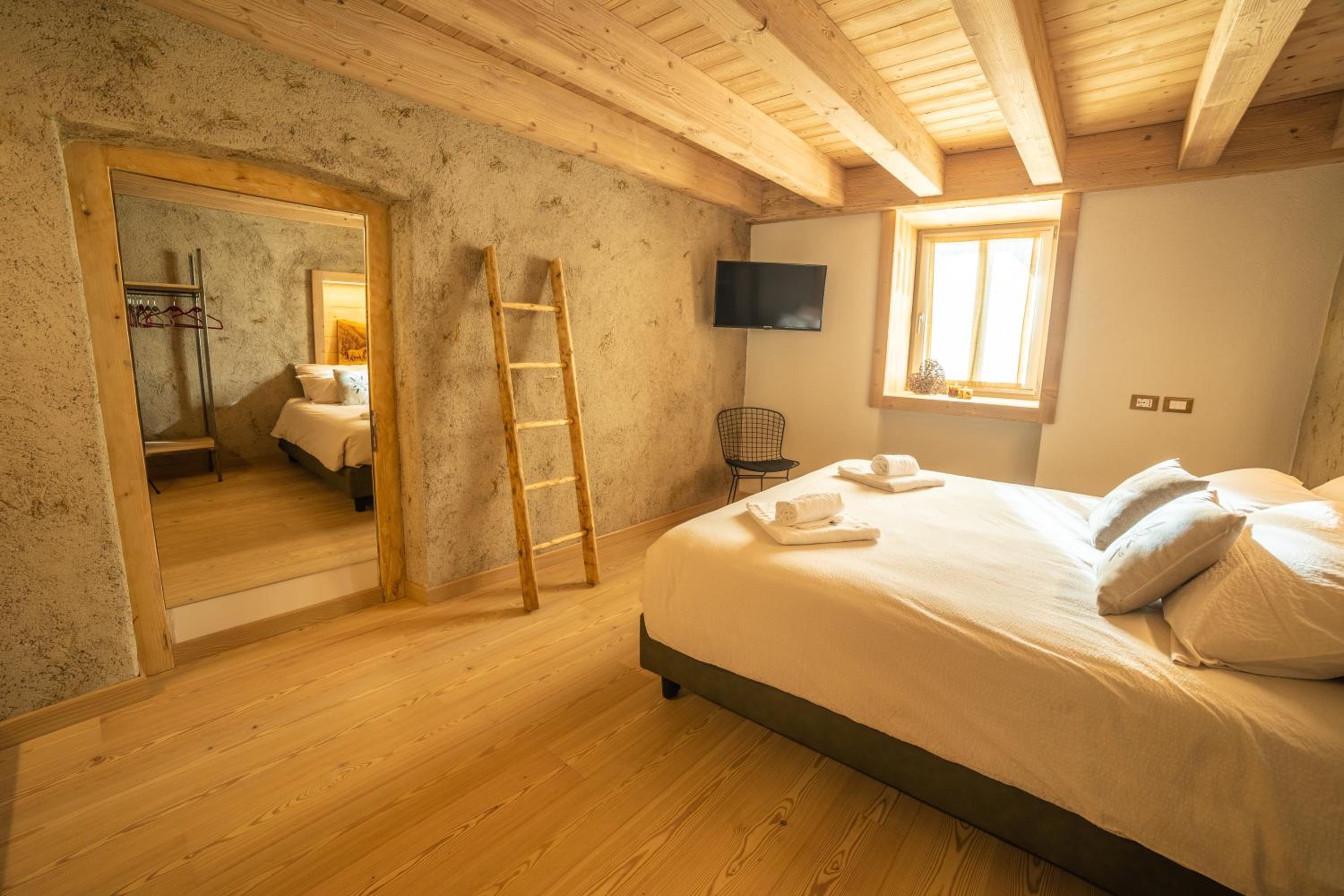 Superior Double or Twin Room with Lake View photo 3