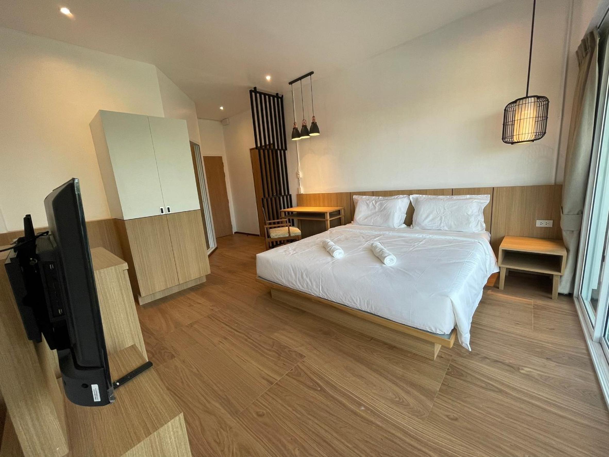 Double Room with Balcony - Photo 5