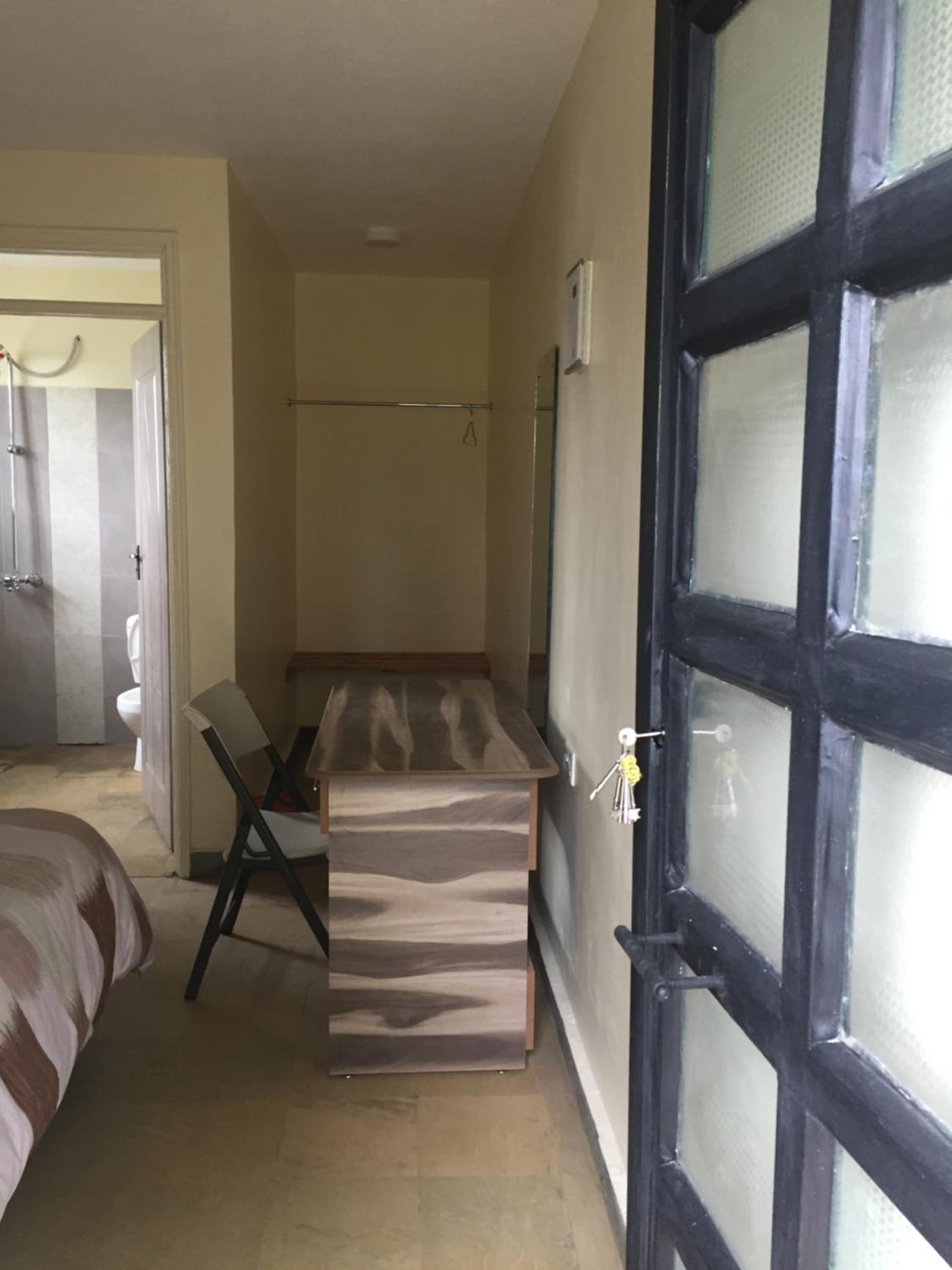 Standard Double Room - Photo 8