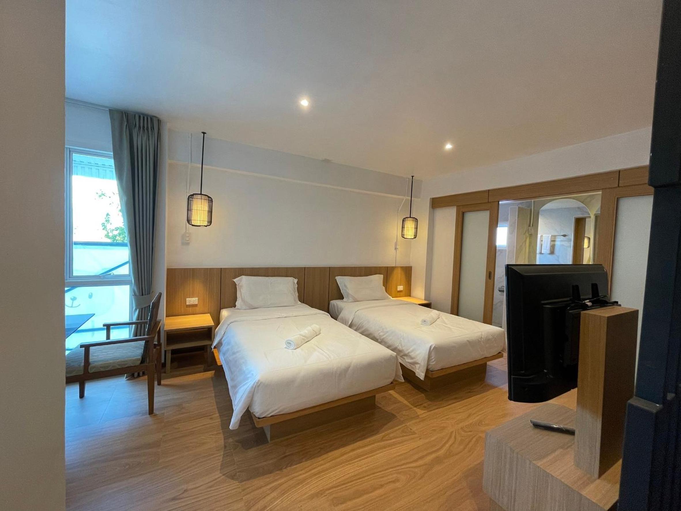 Twin Room with Private Bathroom - Photo 13