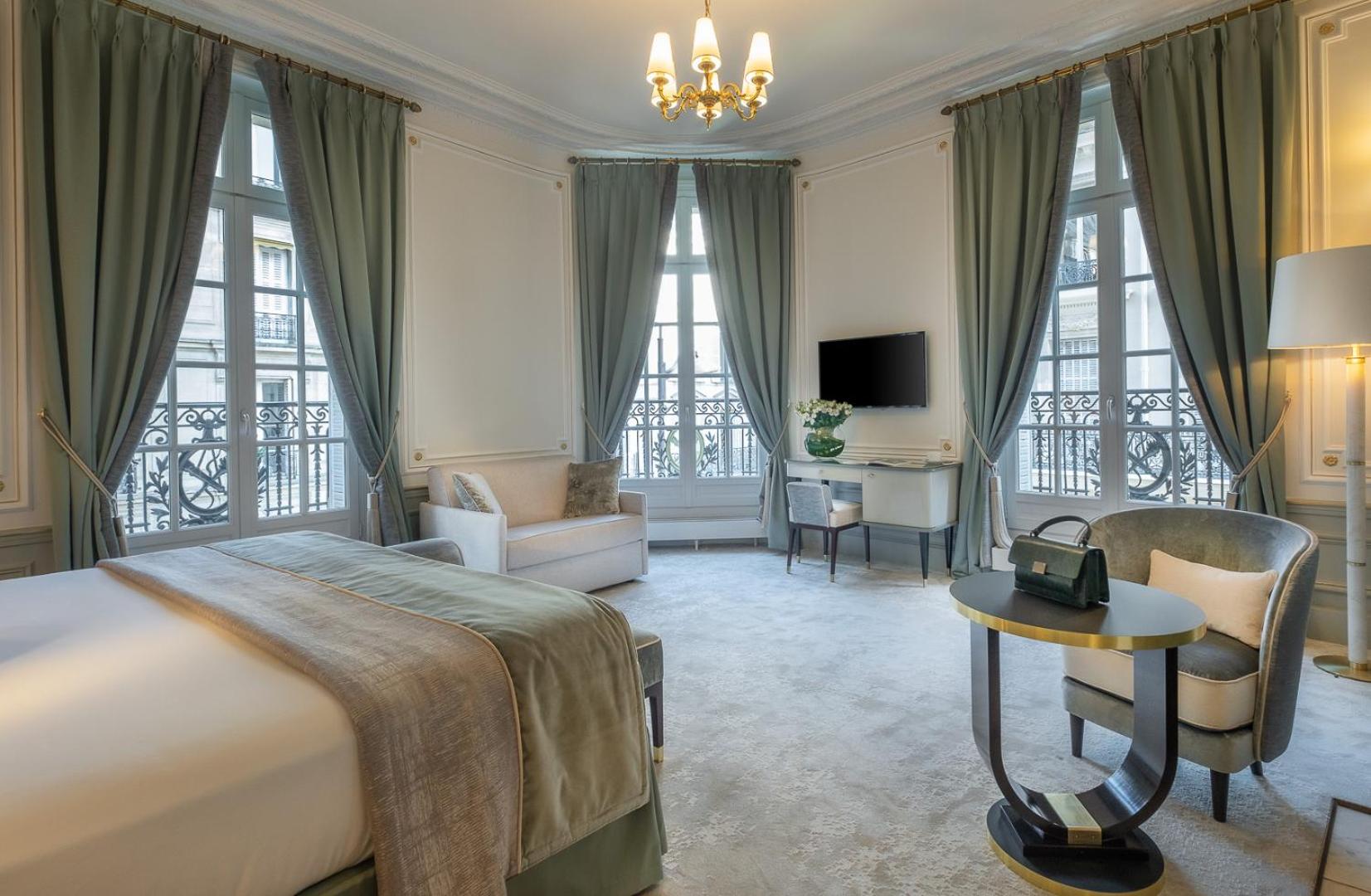 Superior Double Room thumbnail 6