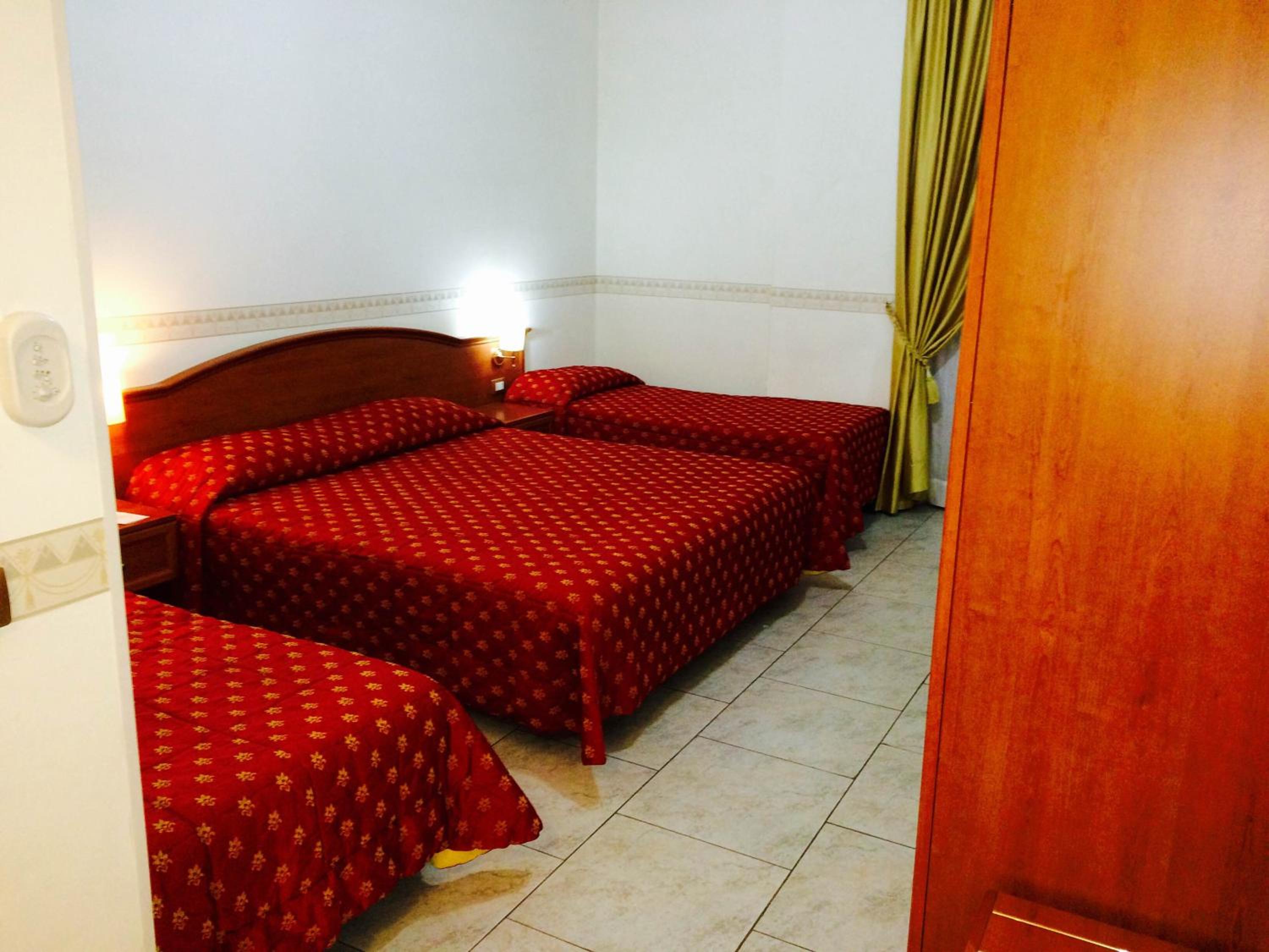 Classic Quadruple Room - Photo 1