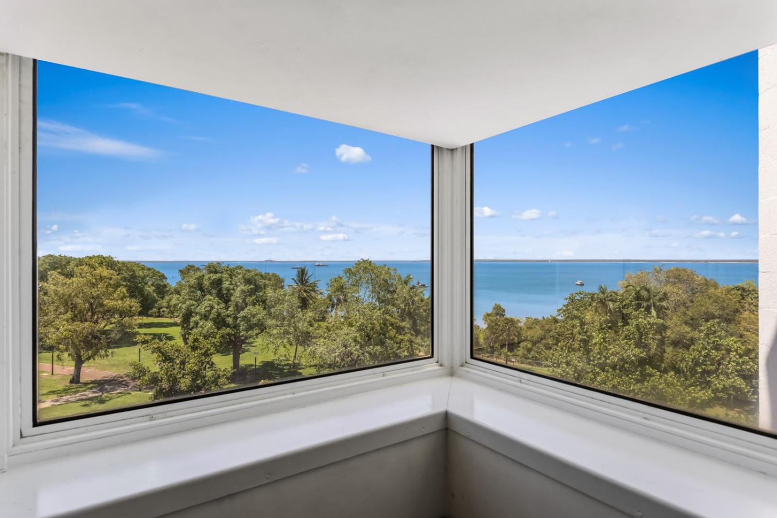Junior King Suite with Harbor View - Photo 3