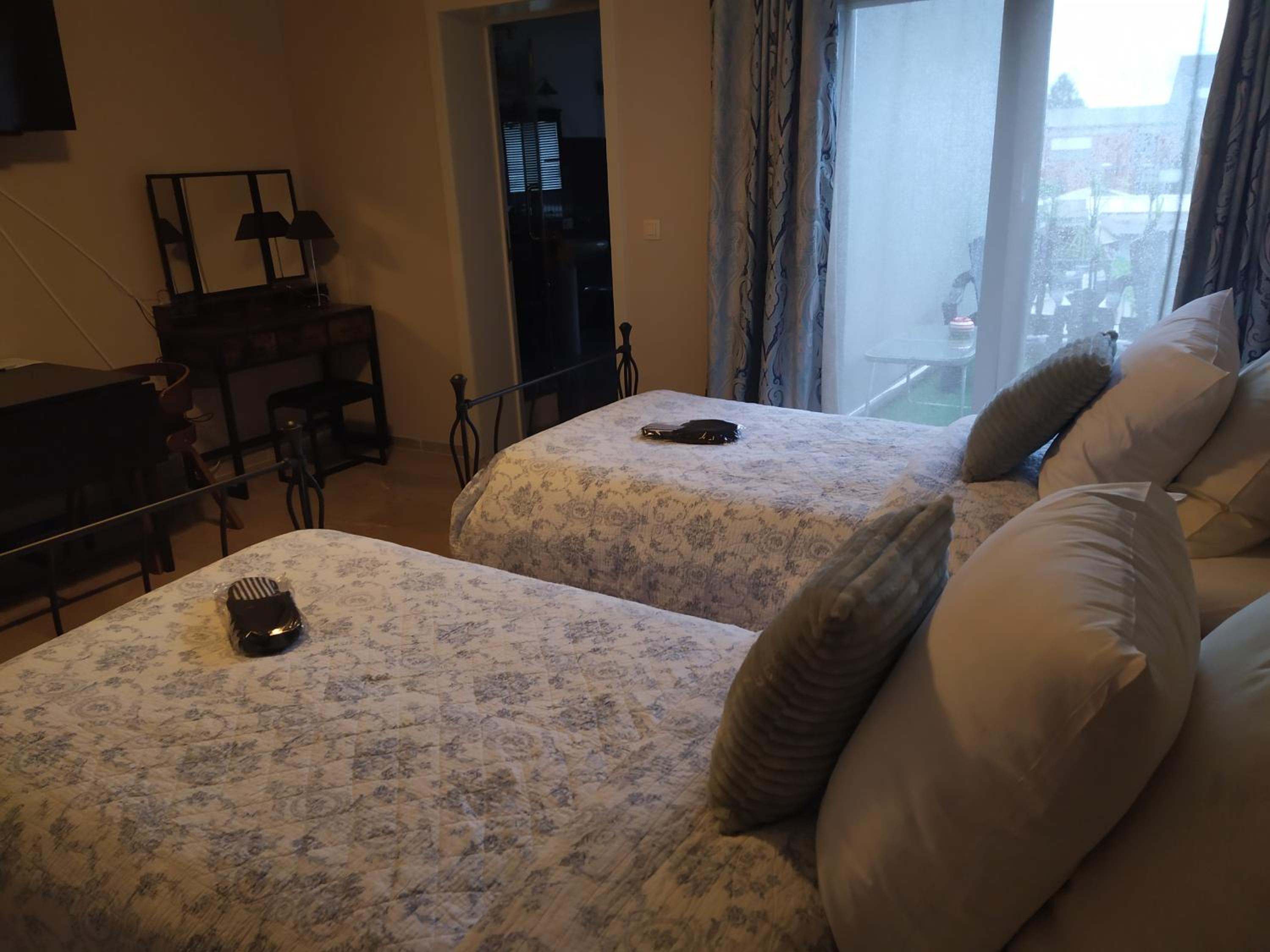 Budget Twin Room photo 2