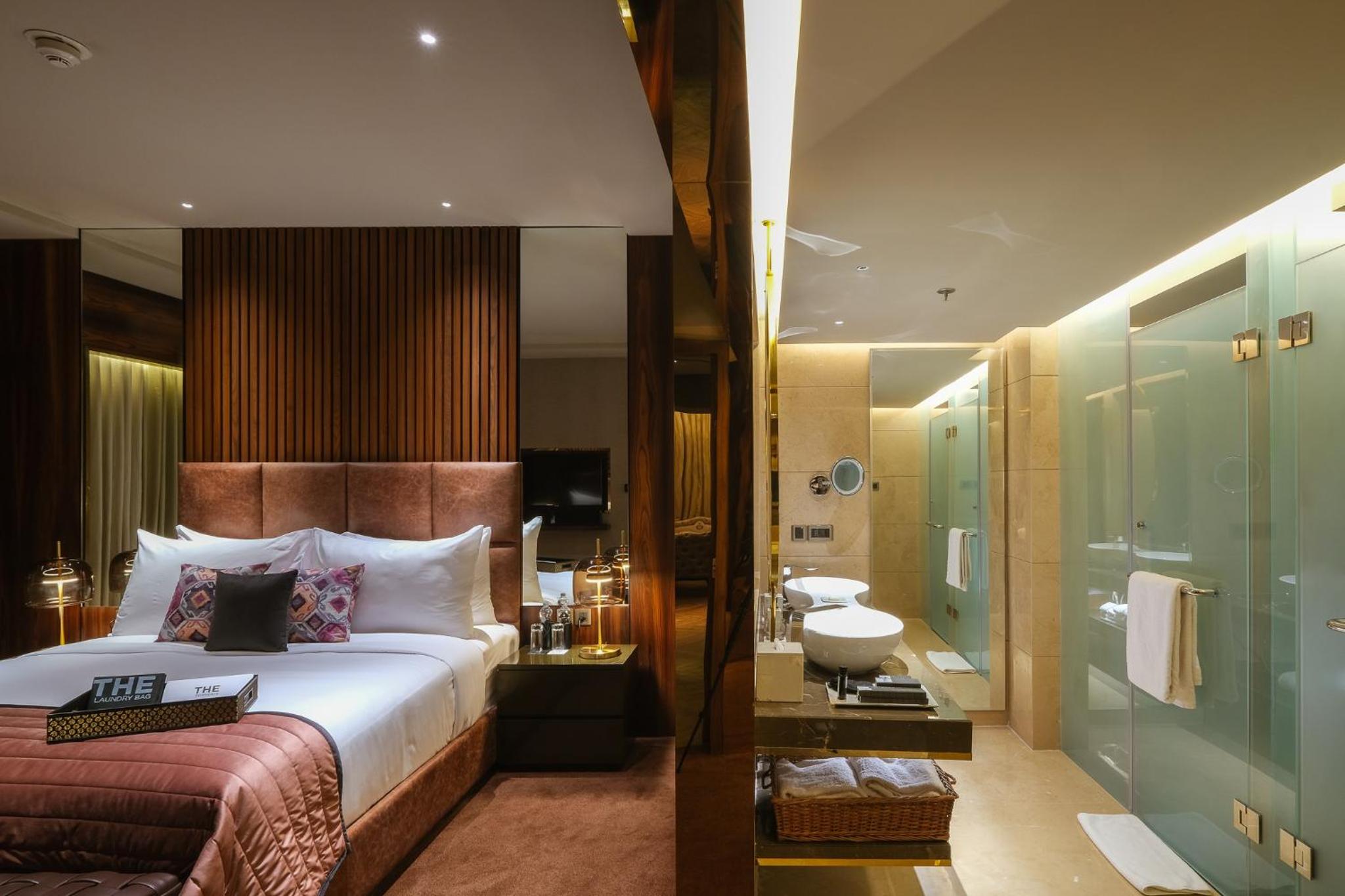 Studio Suite with INR 1,000 off on a 60min Spa, Buy 1 Get 1 complimentary IMFL drink between 5pm and 7pm at Aqua, 15% off on F&B and Laundry