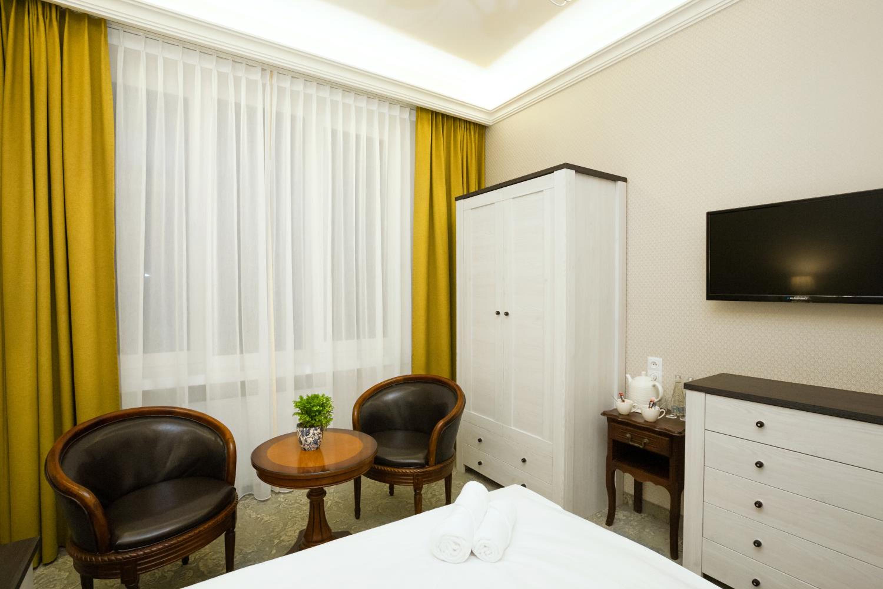 Twin Room - Photo 3
