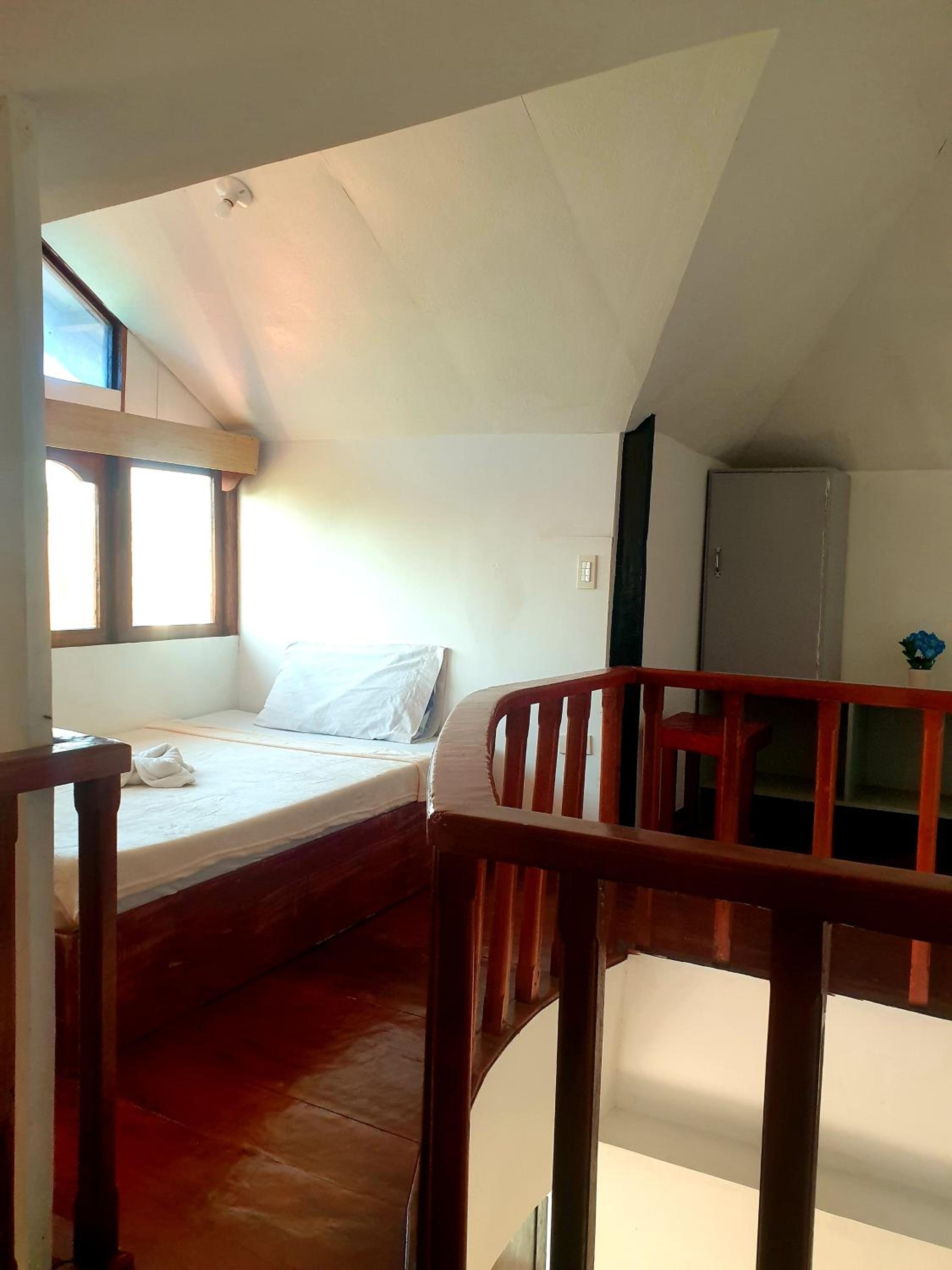Studio with Balcony - Photo 4