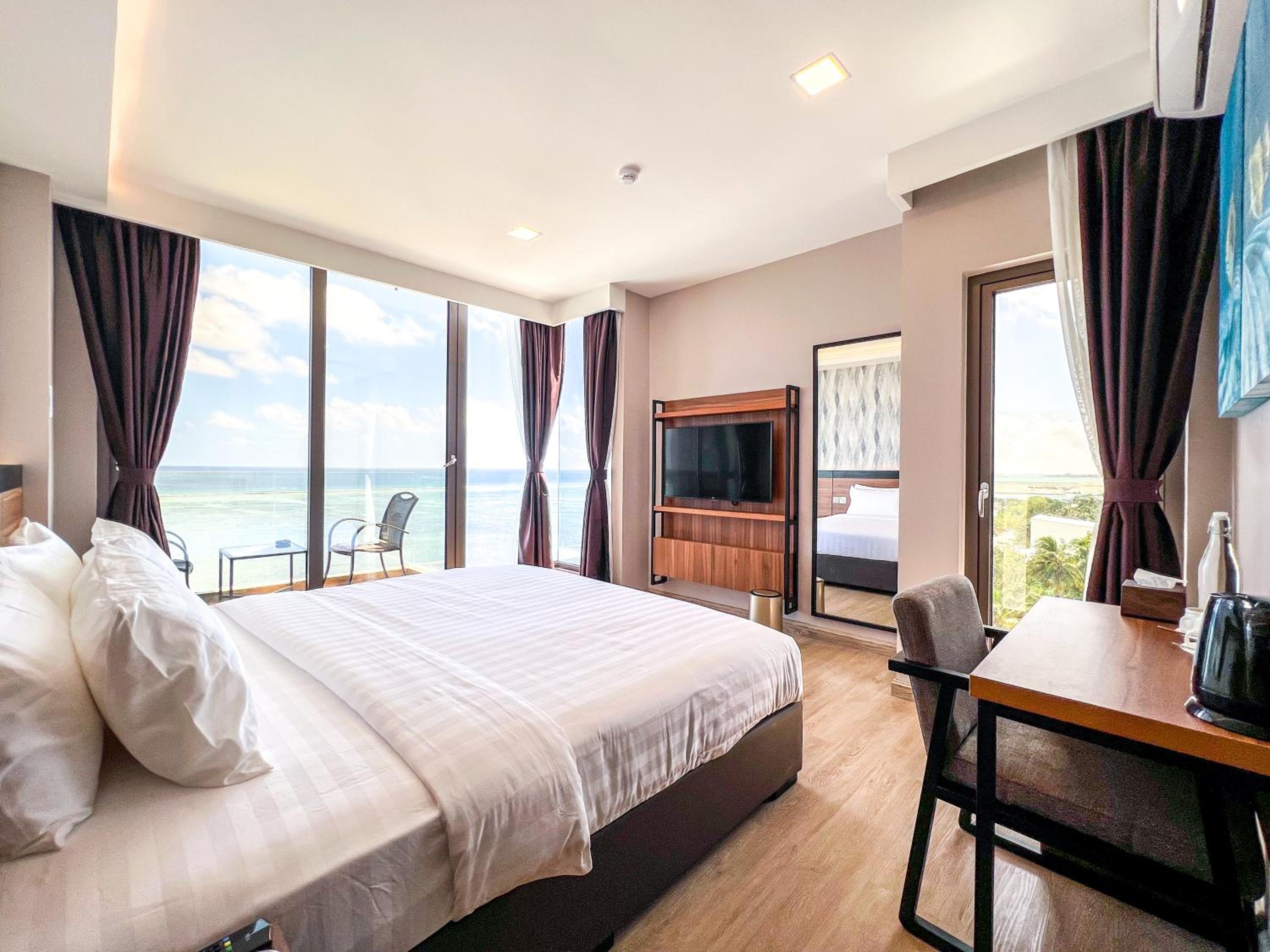Deluxe Double or Twin Room with Sea View photo 2