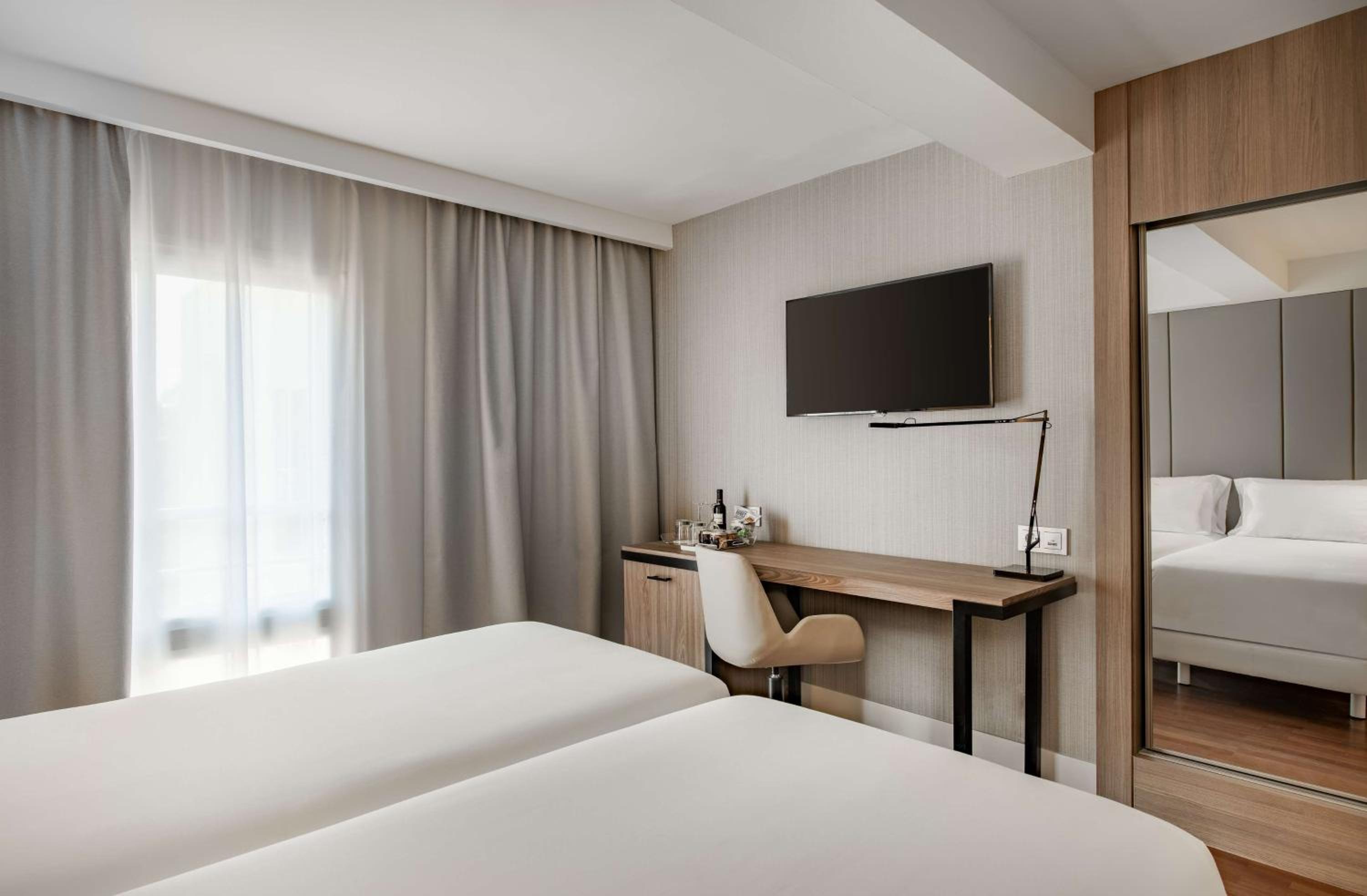Standard Double or Twin Room - Photo 3