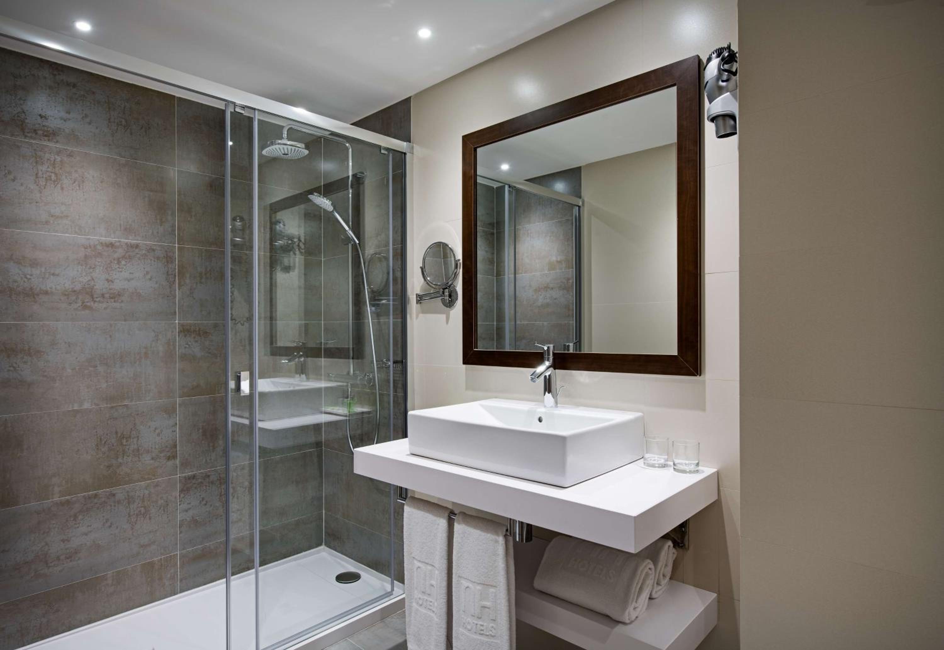 Standard Double or Twin Room - Photo 2
