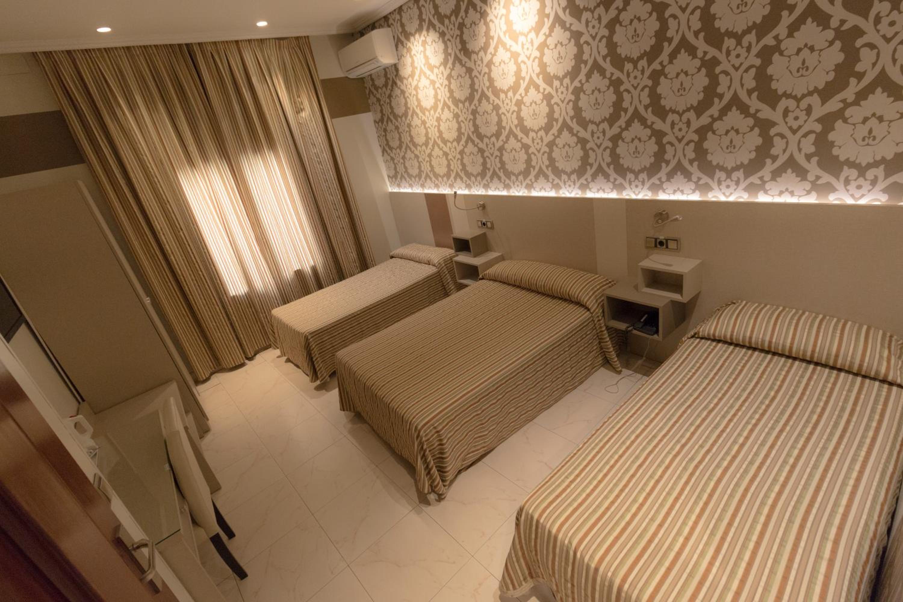 Triple Room - Photo 2