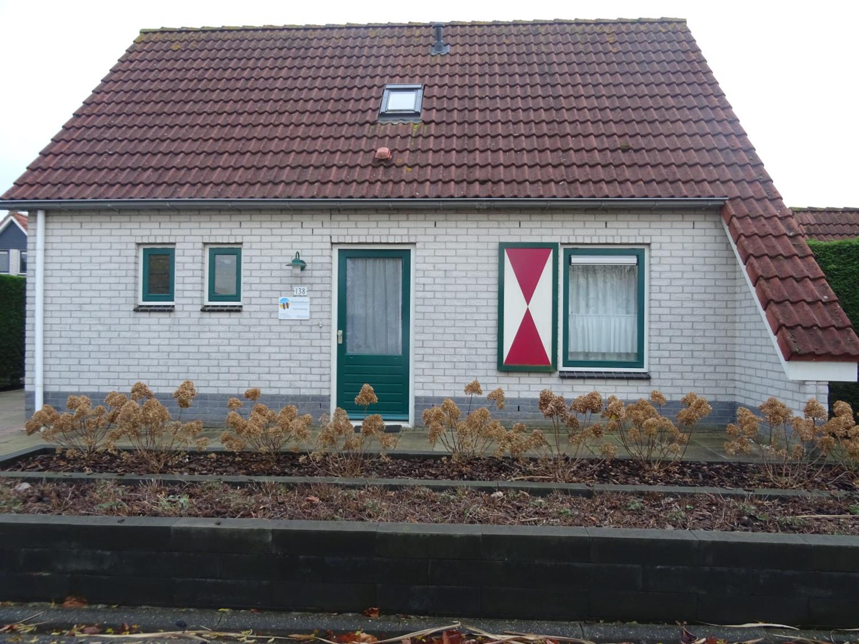 Three-Bedroom House - Photo 2