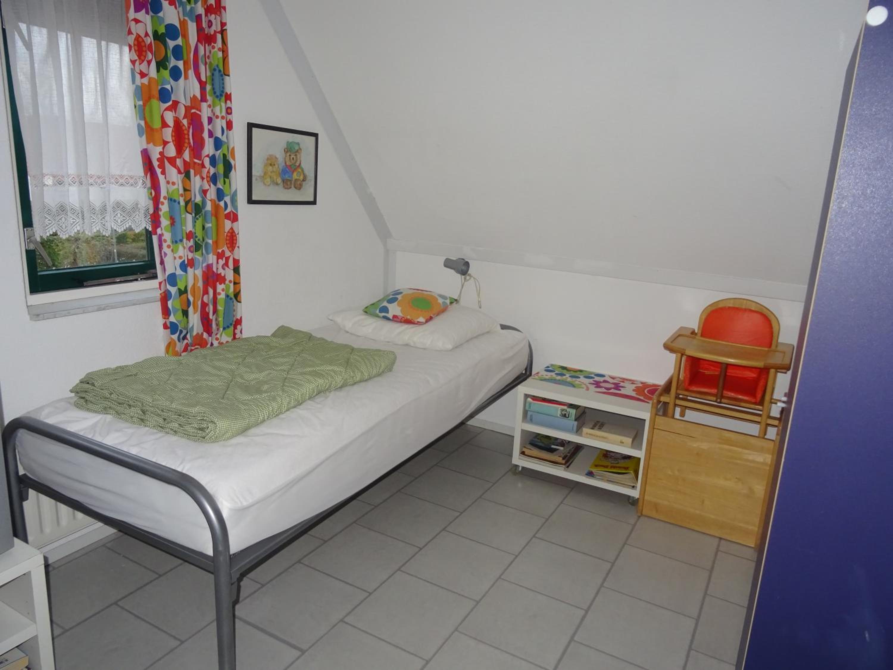 Three-Bedroom House - Photo 10