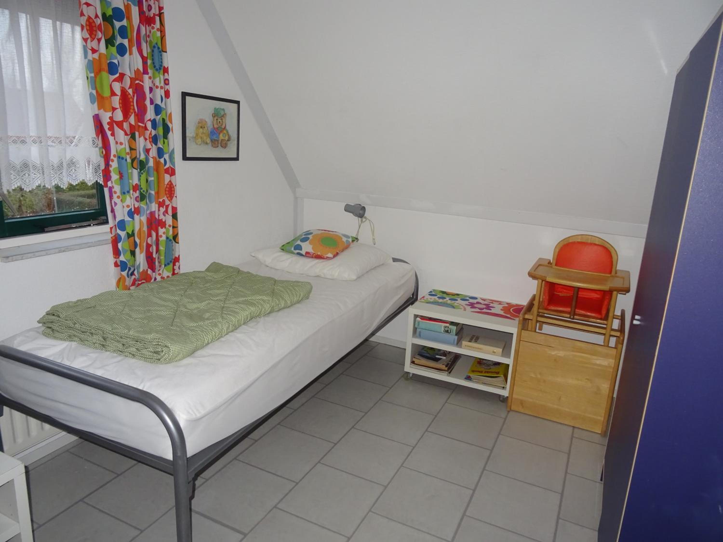 Three-Bedroom House - Photo 9