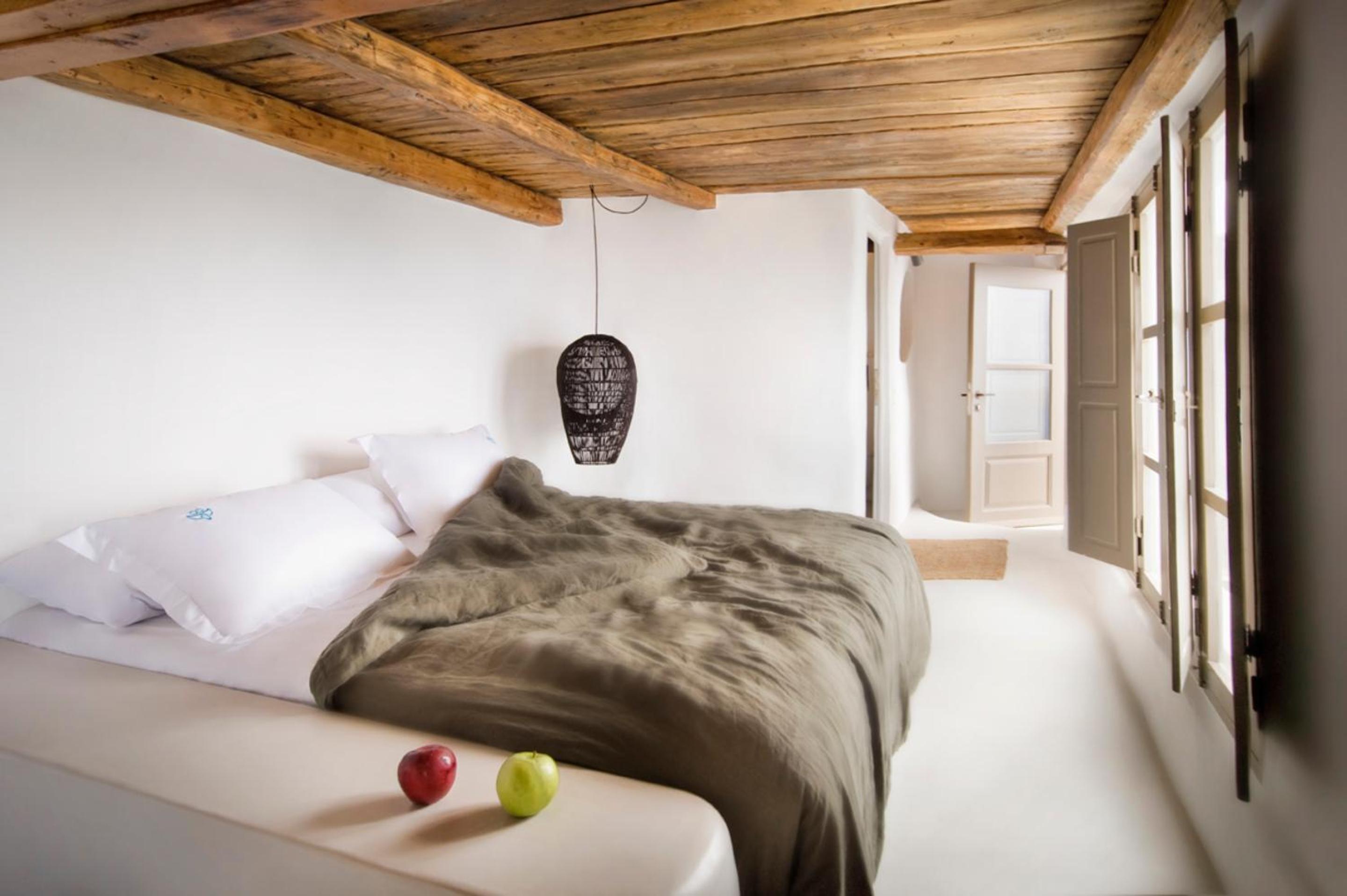 Efhari - Exclusive Suite with Outdoor Plunge Pool & Panoramic Caldera View